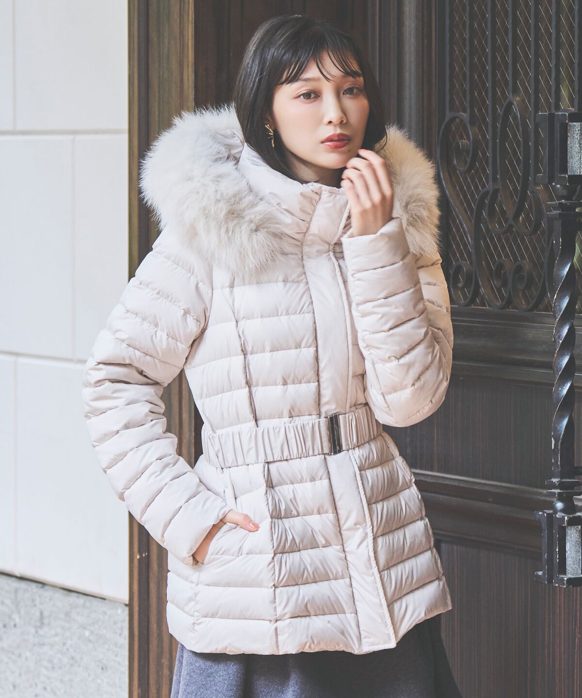 アンドクチュール「ベルト付きFOXファーミドル丈ダウン」|ダウン|ベージュ