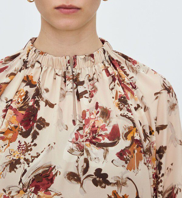 TOMORROWLAND collection「オータムガーデンプリント ネックギャザーブラウス」|シャツ・ブラウス|