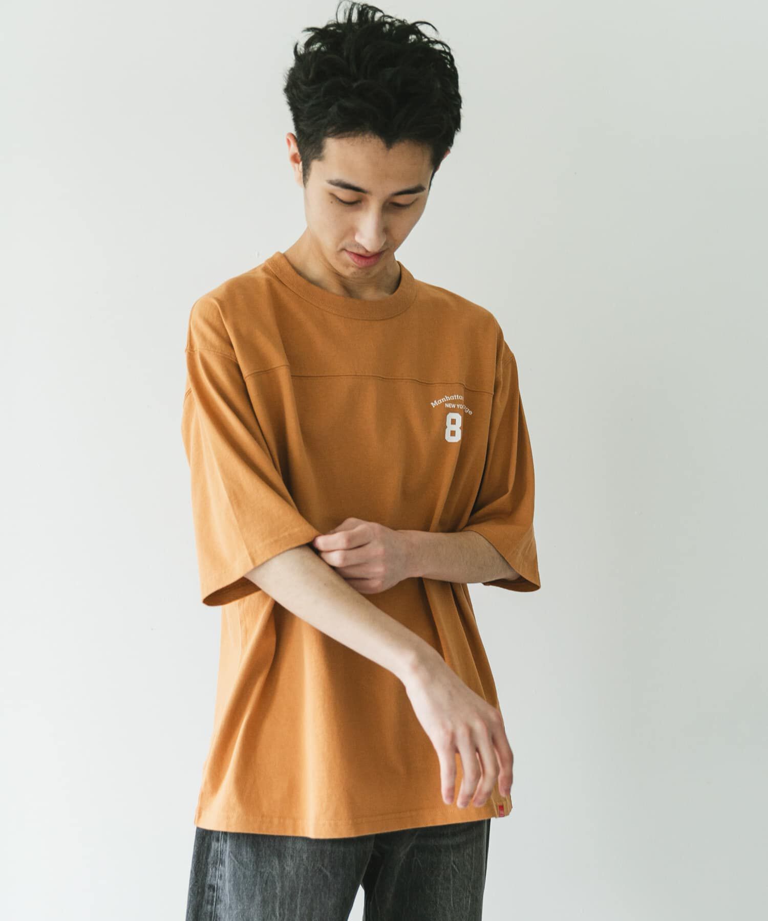URBAN RESEARCH DOORS「『別注』MANHATTAN PORTAGE&times;DOORS　フットボール オーバーサイズTシャツ」|Tシャツ・カットソー|