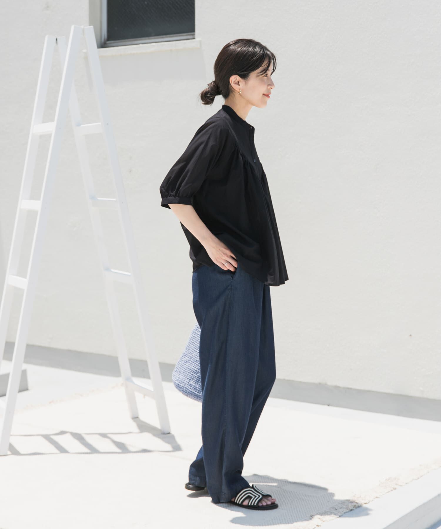 URBAN RESEARCH DOORS「コットンボイルV切替ギャザーブラウス」|シャツ・ブラウス|