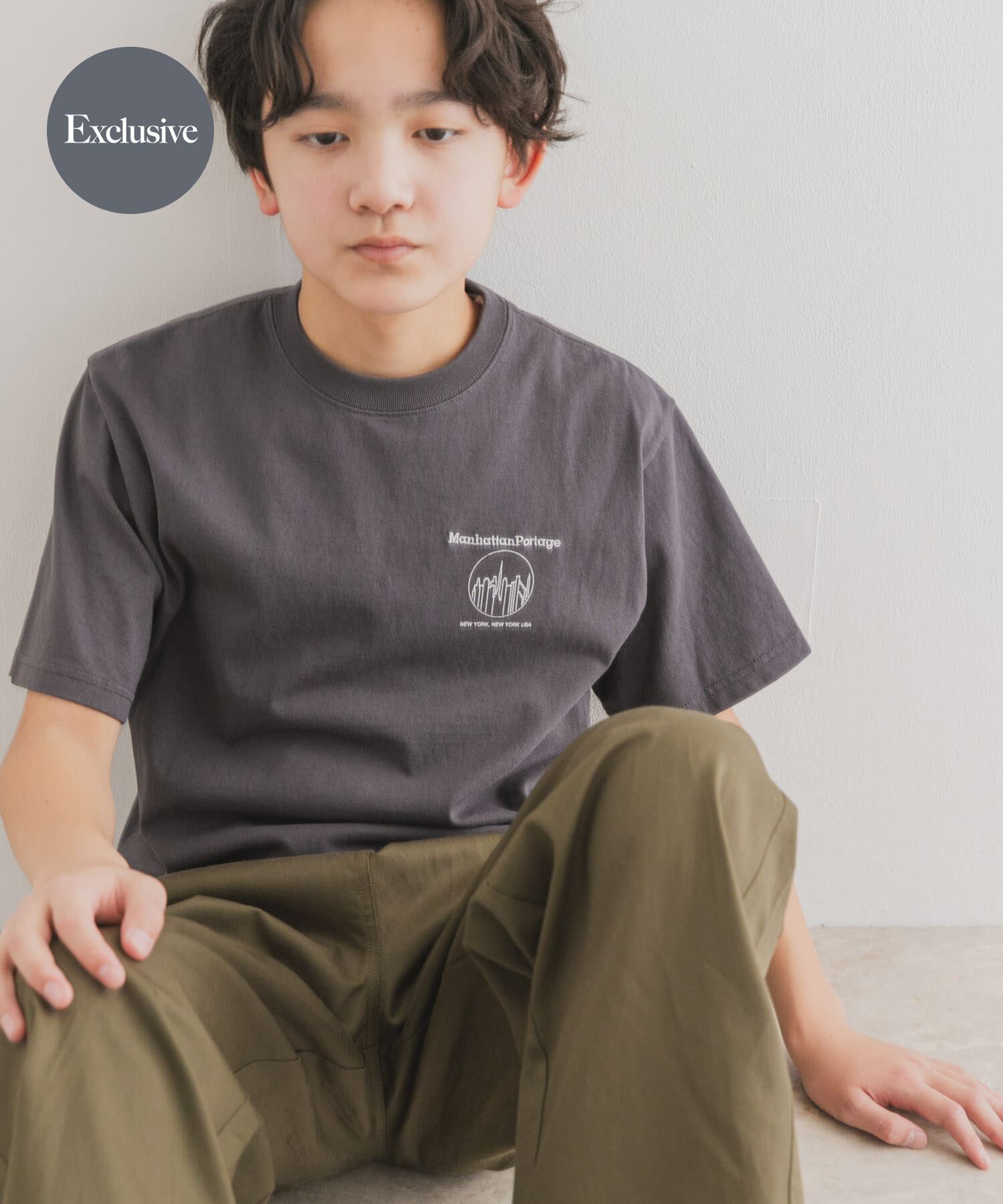URBAN RESEARCH DOORS「『親子リンク/別注』MANHATTAN PORTAGE&times;DOORS　1ポイントプリントT(KIDS)」|その他|チャコールグレー