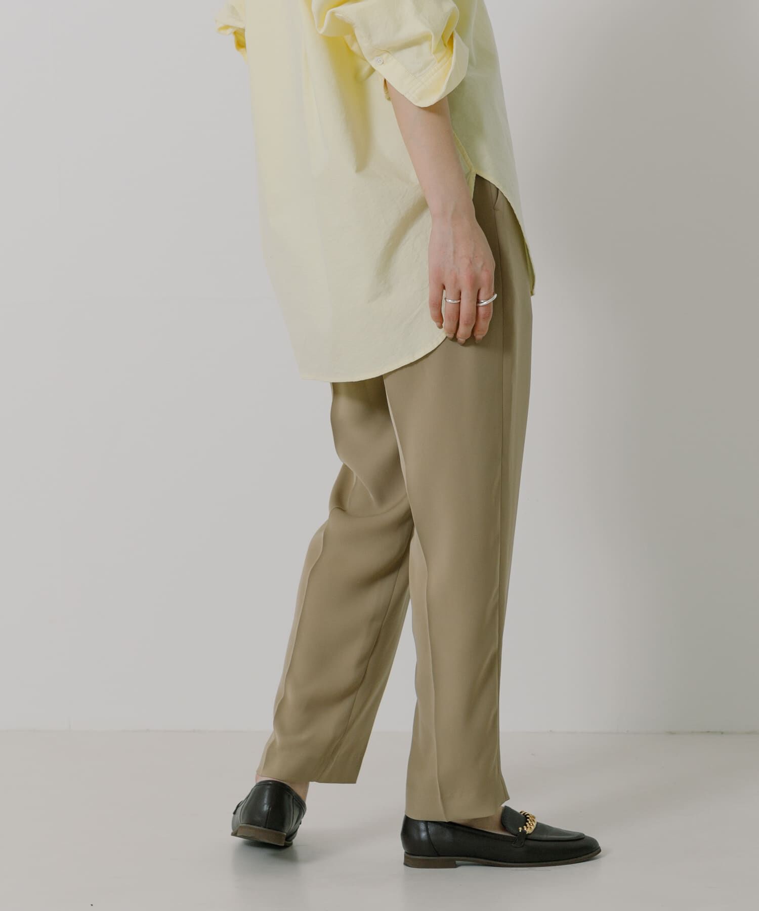 URBAN RESEARCH「ライトサテンドロストテーパードパンツ」|その他|