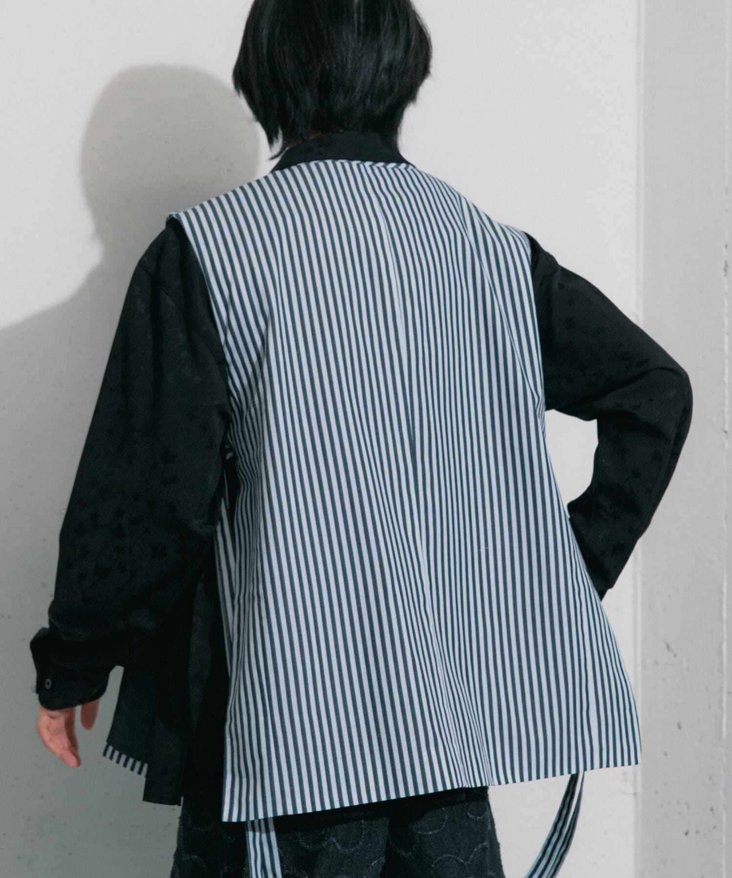 SENSE OF PLACE by URBAN RESEARCH「hxcyyd &times; SOP　ストライプフラワーコサージュシャツベスト(UNISEX)」|ベスト・ジレ|