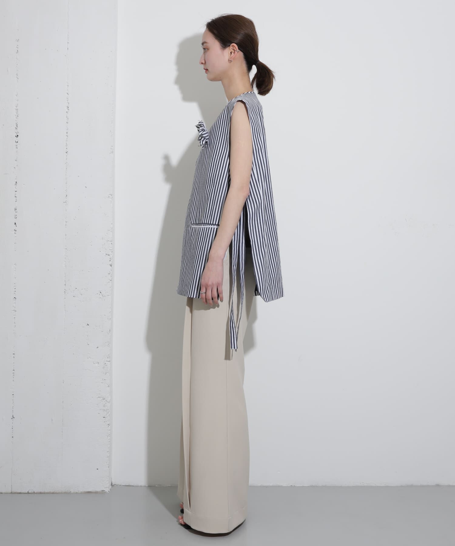 SENSE OF PLACE by URBAN RESEARCH「hxcyyd &times; SOP　ストライプフラワーコサージュシャツベスト(UNISEX)」|ベスト・ジレ|