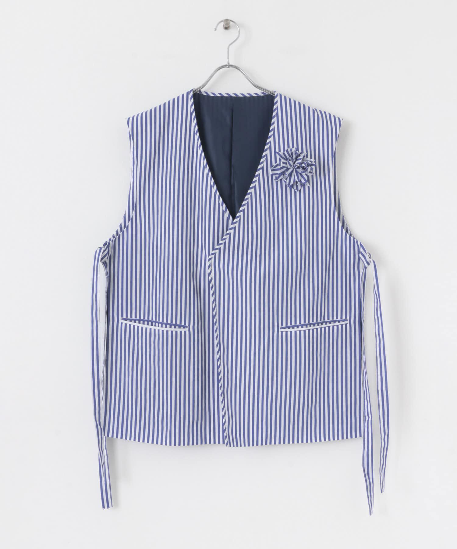 SENSE OF PLACE by URBAN RESEARCH「hxcyyd &times; SOP　ストライプフラワーコサージュシャツベスト(UNISEX)」|ベスト・ジレ|