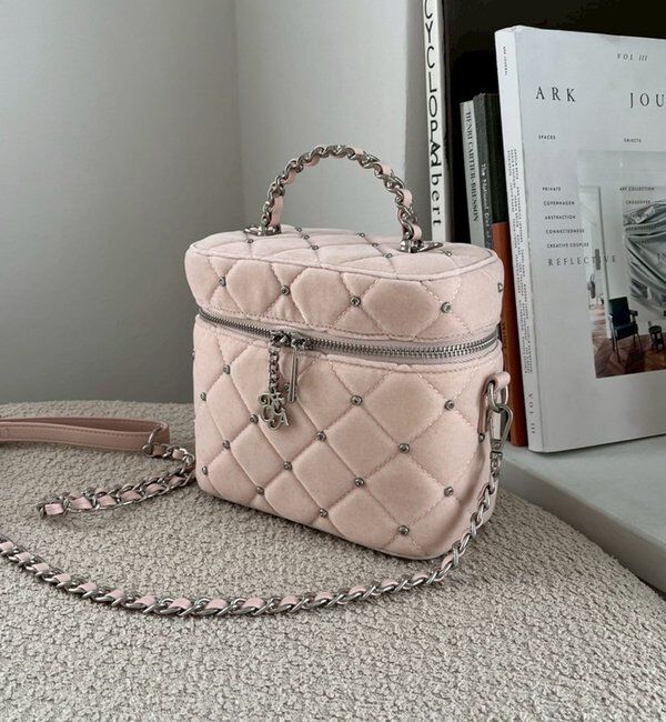  「チャーム付きキルティングバニティバッグ」|ショルダー・メッセンジャー|