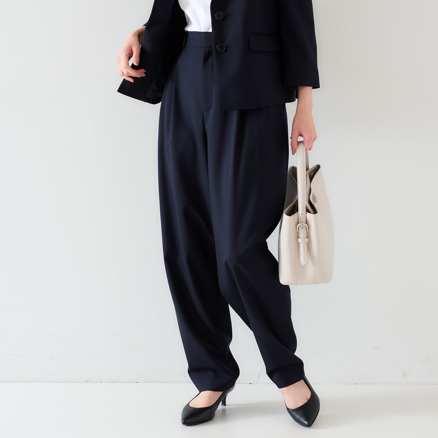 UNTITLED「【オンオフ使える/セットアップ可能】トロピカルウール カーブテーパードパンツ」|その他|