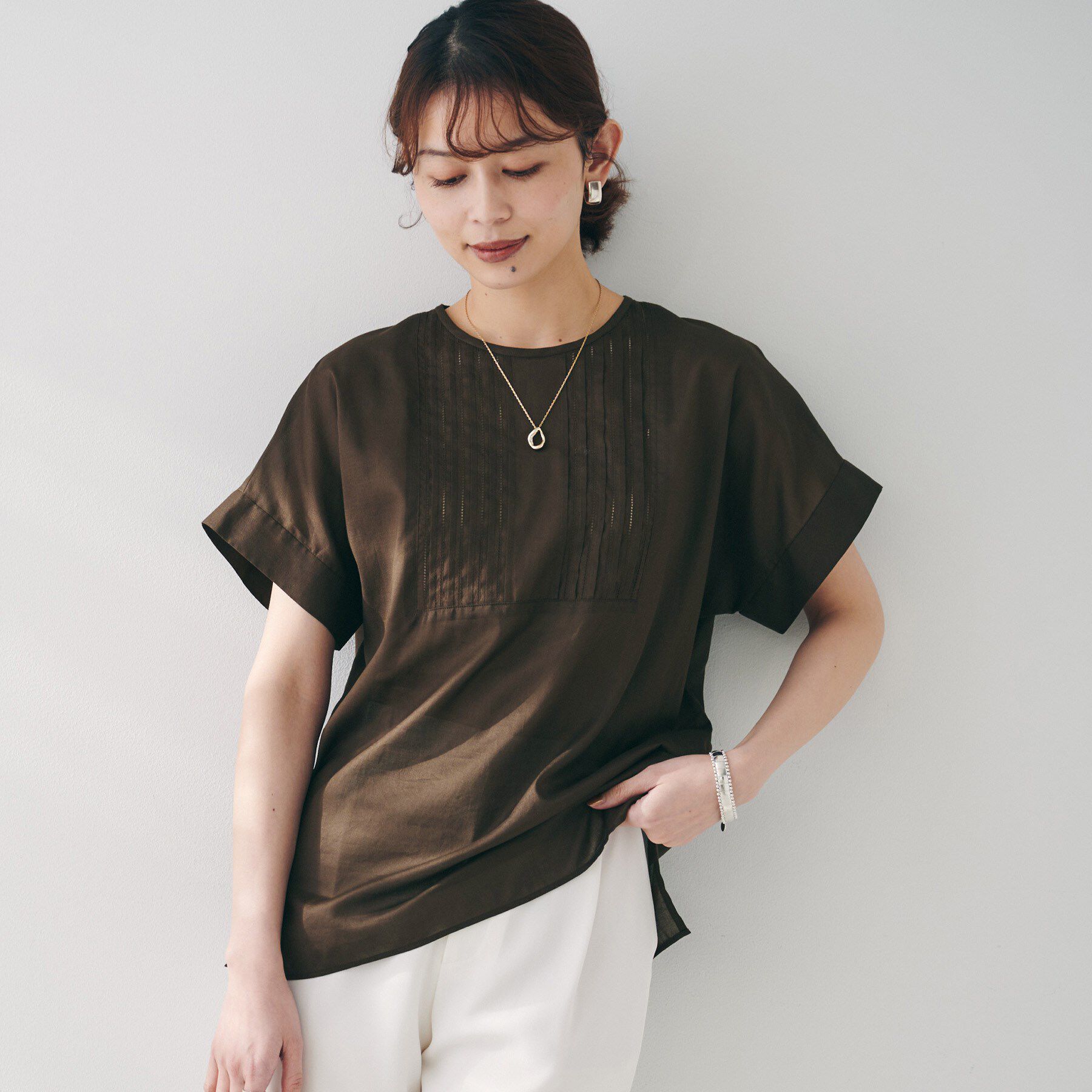 UNTITLED「【洗える】コットンピンタックブラウス」|シャツ・ブラウス|ブラウン(044)