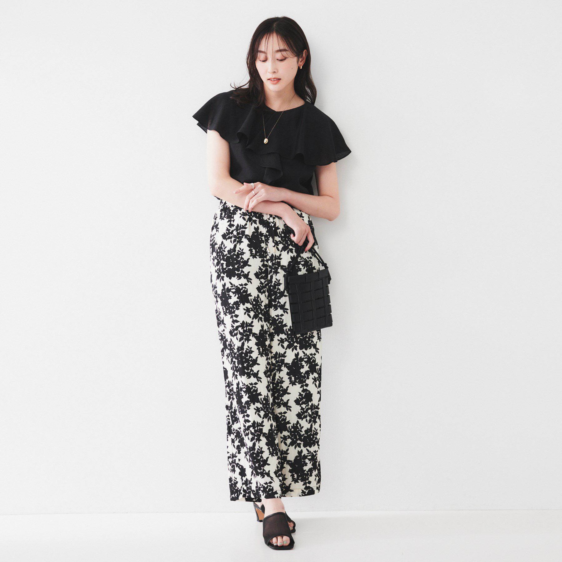 UNTITLED「【ウエストゴム/ワイド/柄】モノトーンフラワーパンツ」|その他|