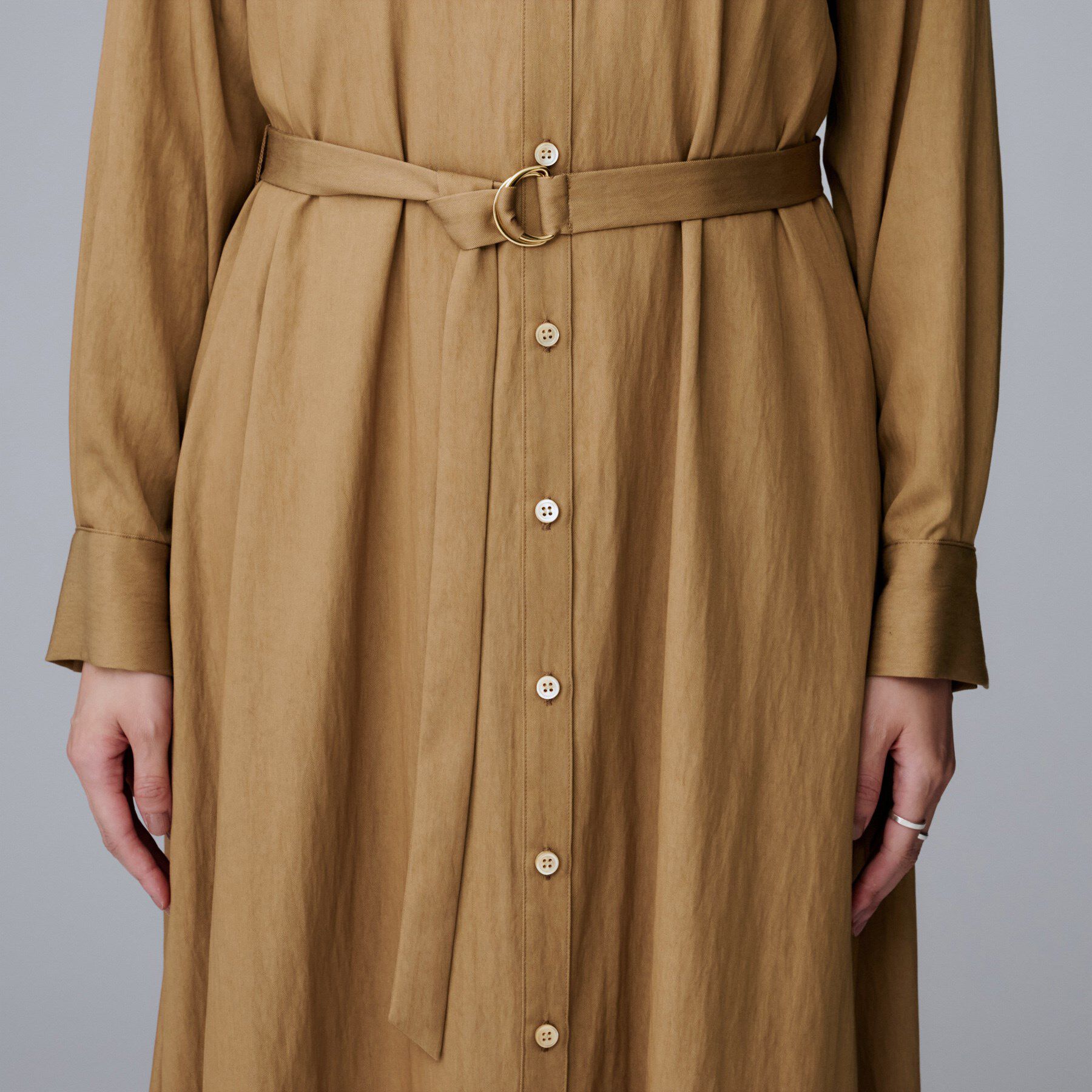 UNTITLED「【前開きボタン/ベルト付/羽織シャツ/】2WAYトレンチ風ワンピース」|ワンピース|