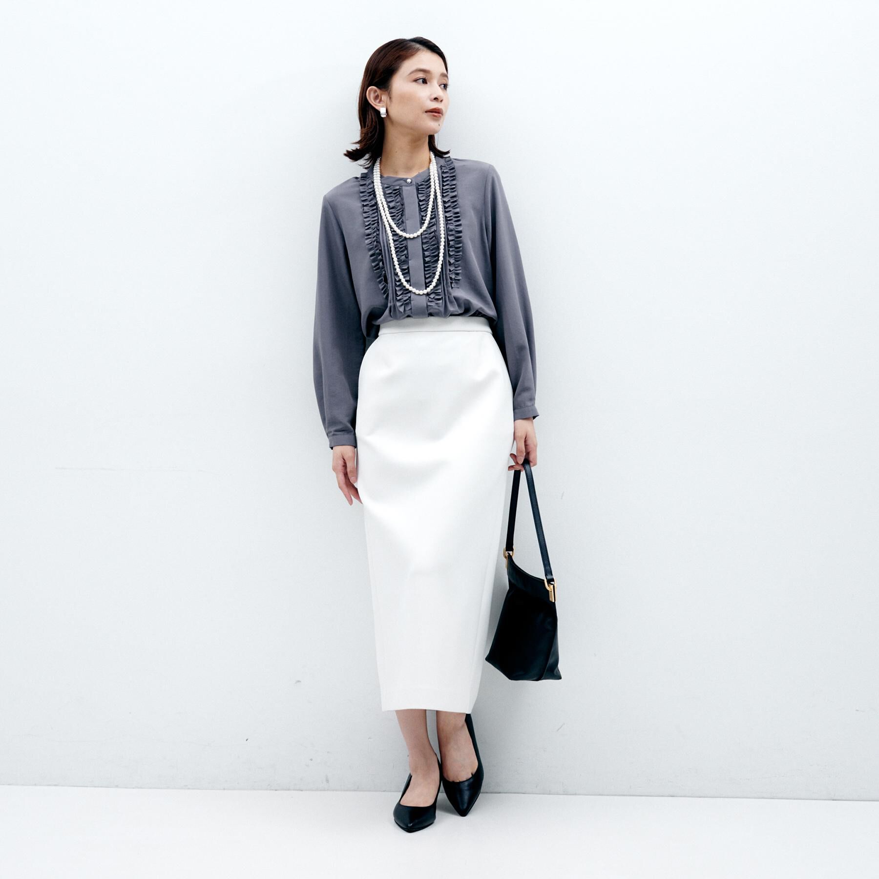 UNTITLED「【1枚で着映え/オンオフ着回し】フリルサテンブラウス」|シャツ・ブラウス|