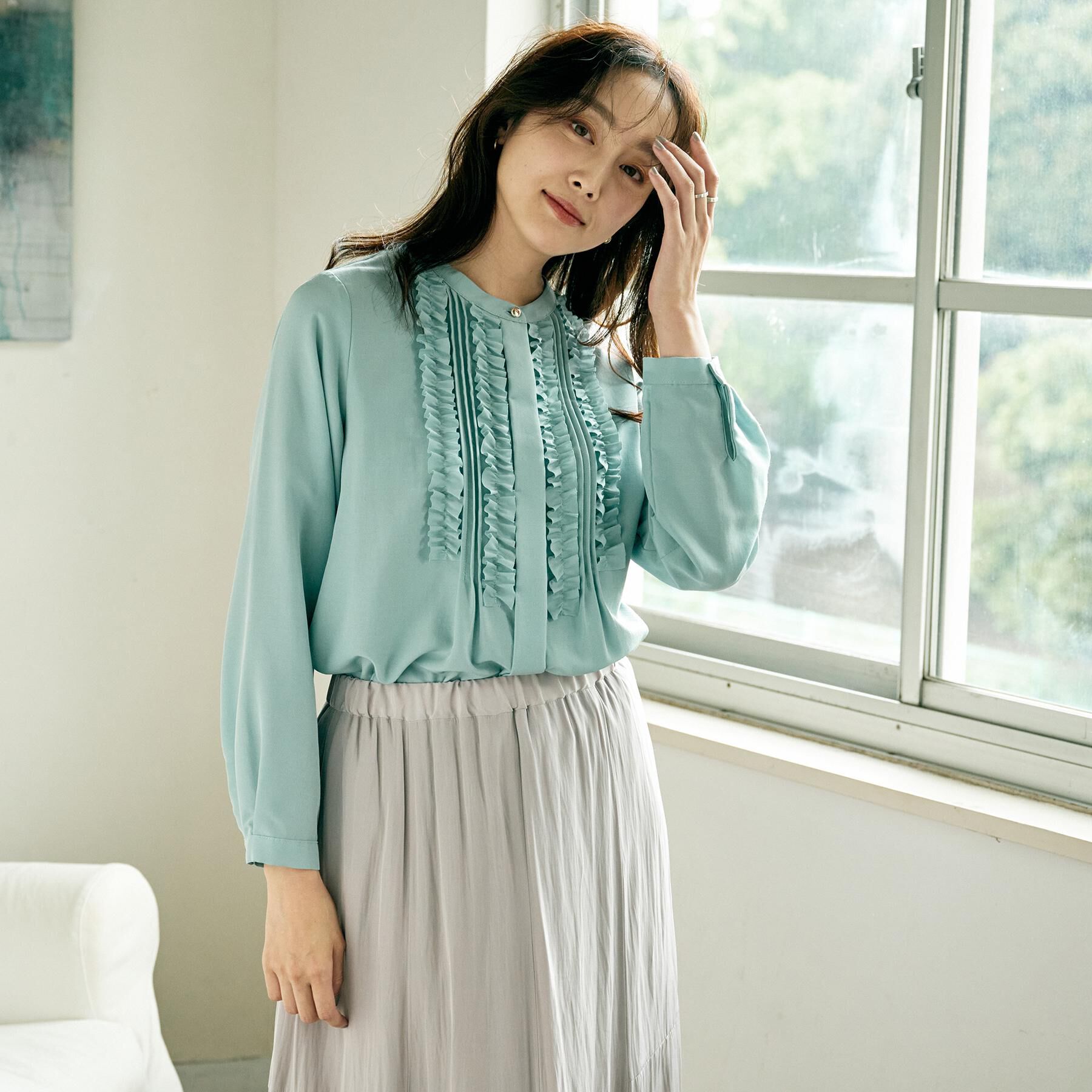 UNTITLED「【1枚で着映え/オンオフ着回し】フリルサテンブラウス」|シャツ・ブラウス|