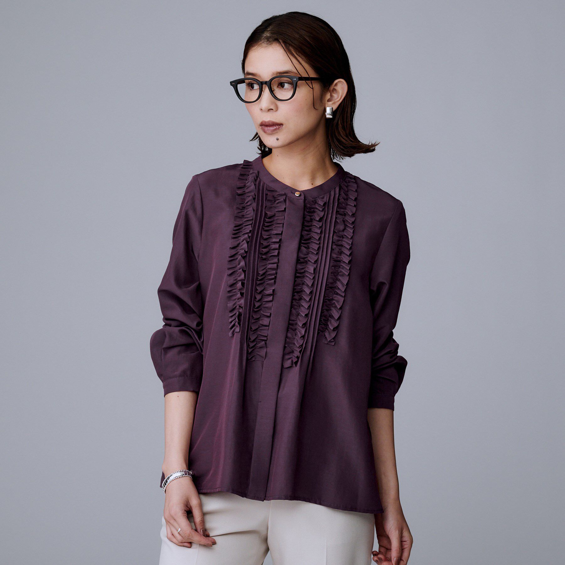 UNTITLED「【1枚で着映え/オンオフ着回し】フリルサテンブラウス」|シャツ・ブラウス|