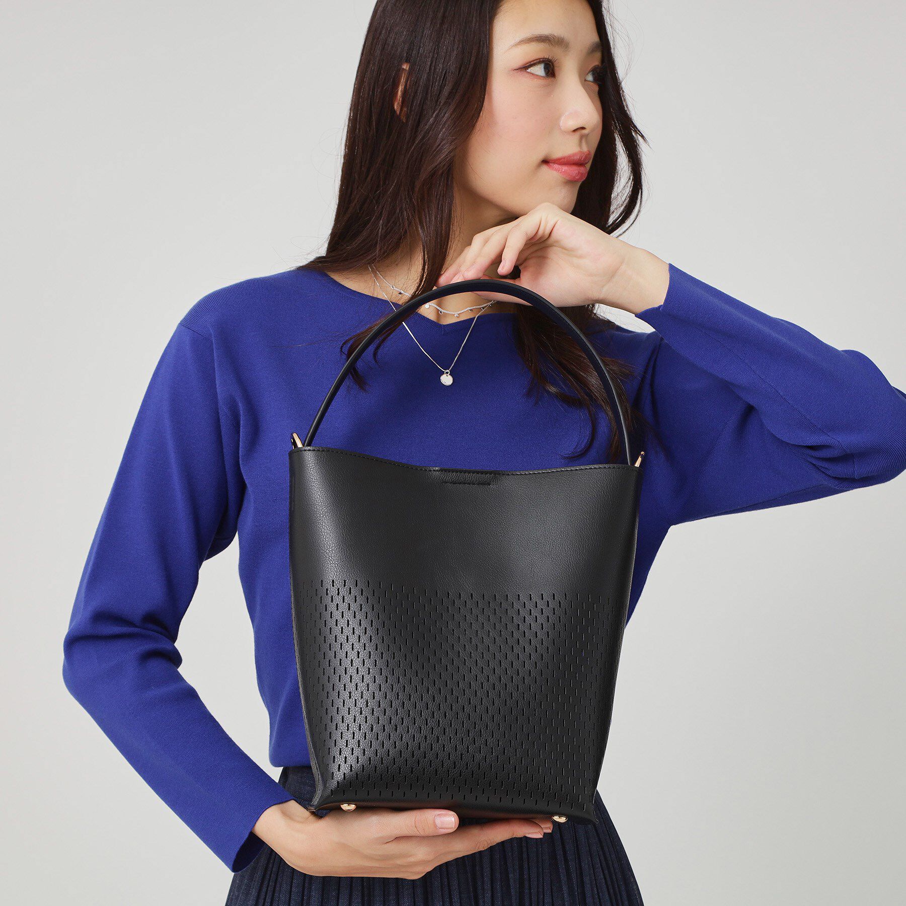 COUP DE CHANCE「2WAYパンチングトート／バケツ型／ミニポーチ付き／軽量」|トートバッグ|