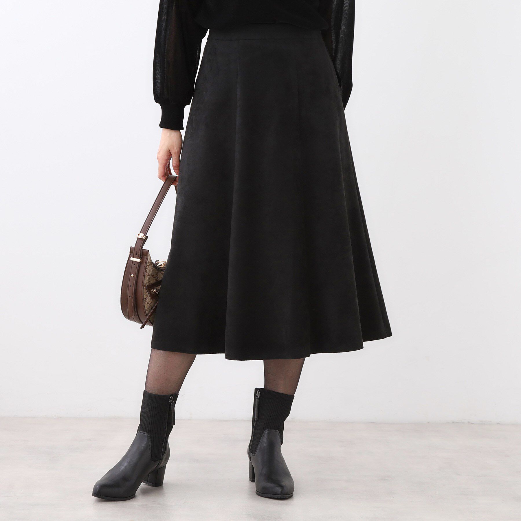 Reflect「【ジャケット合わせにぴったり◎】スエードライクフレアスカート」|スカート|ブラック(019)