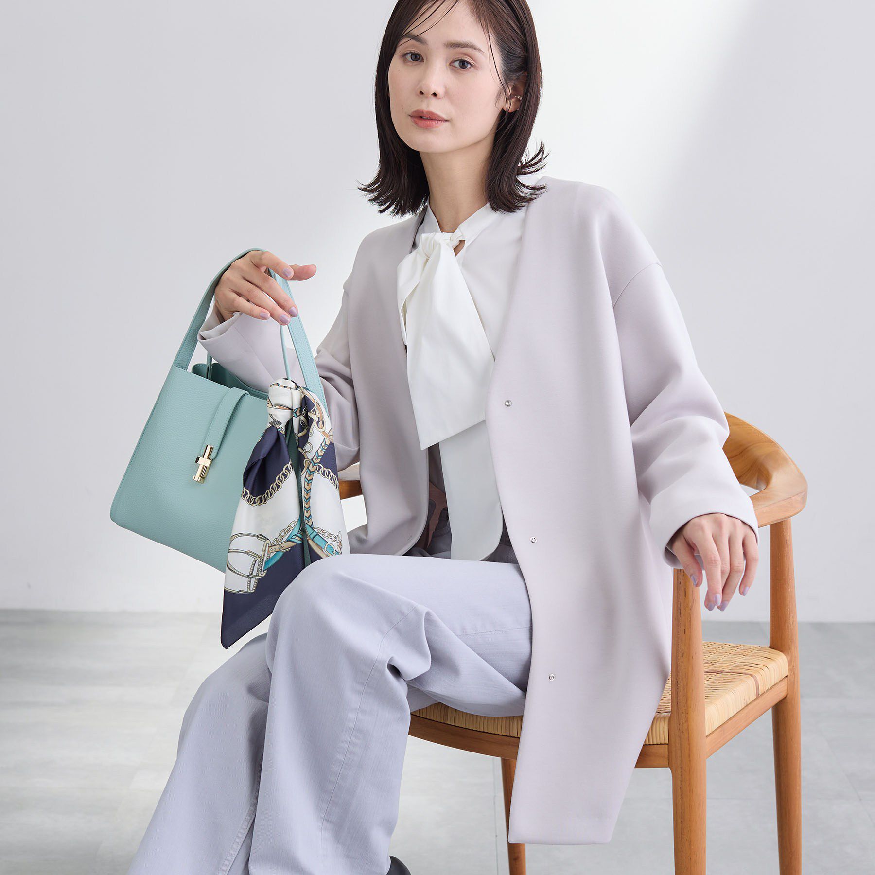 INDIVI「【秋／軽羽織り】ノーカラーミドル丈ライトコート」|ノーカラージャケット|ライトグレー(611