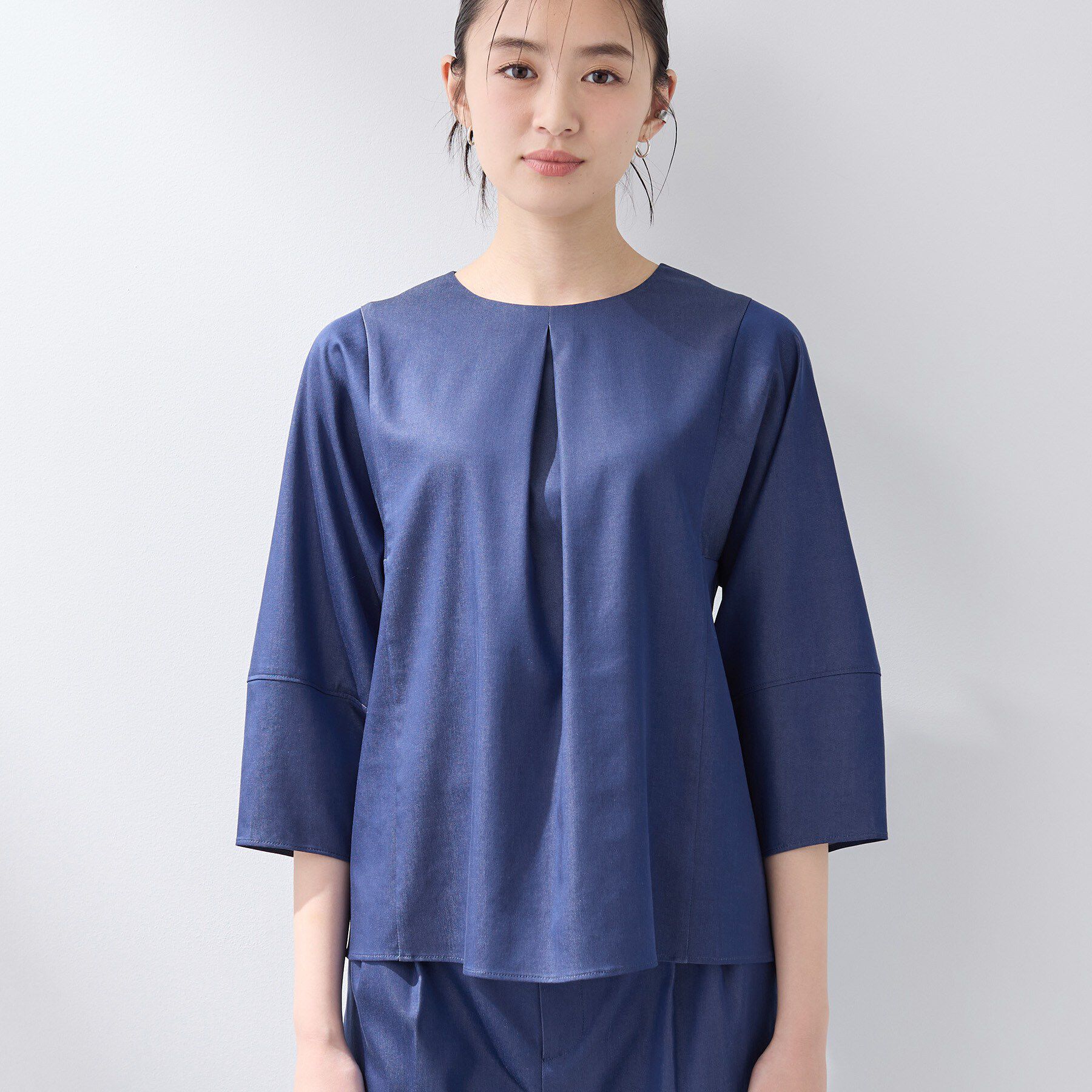 INDIVI「【洗える／UVケア／SETUP可能】デニムライク ランタン袖ブラウス」|シャツ・ブラウス|