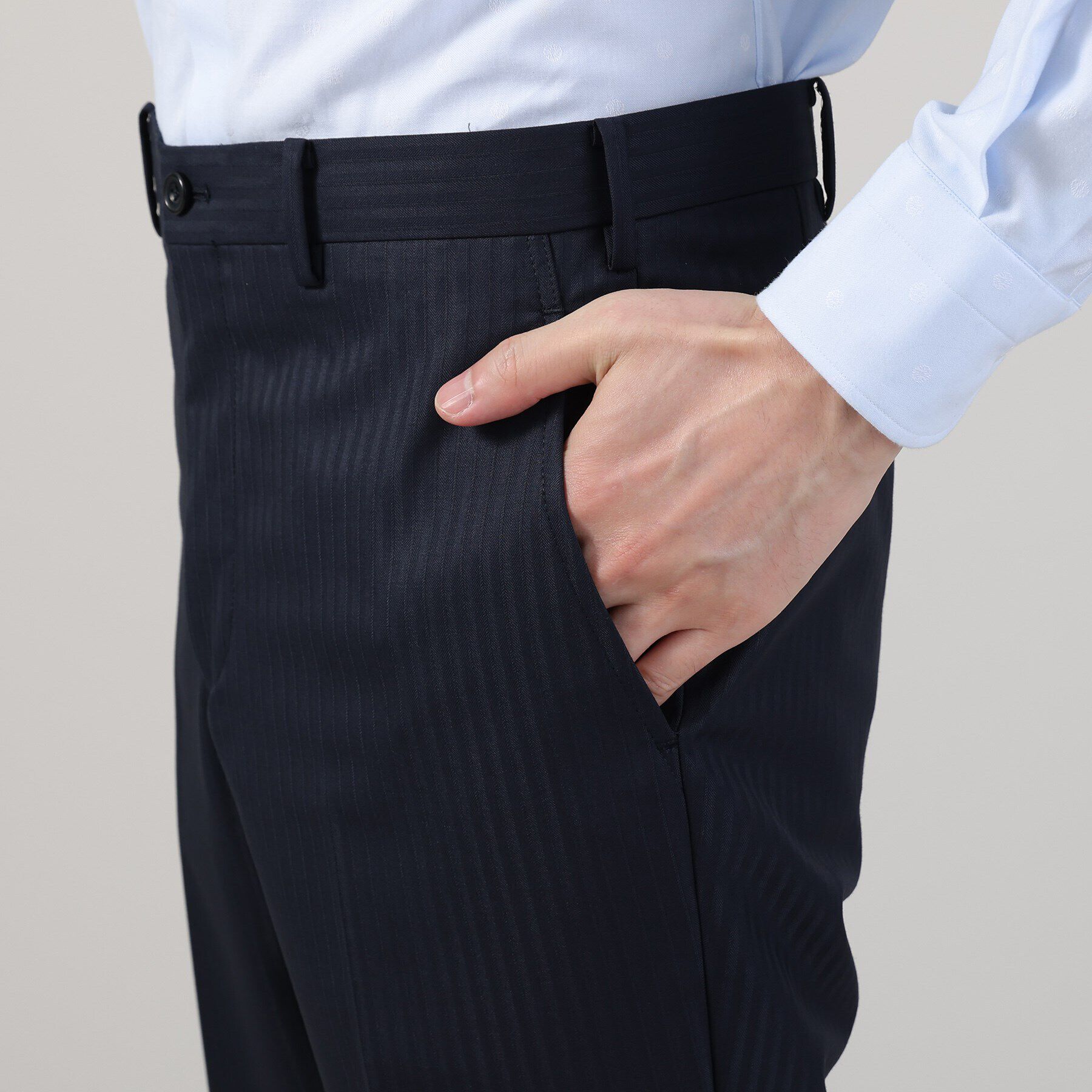 TAKEO KIKUCHI「【ナローモデル】シャイニー ヘリンボン ストライプ スーツ/3ピース対応可」|スーツ|