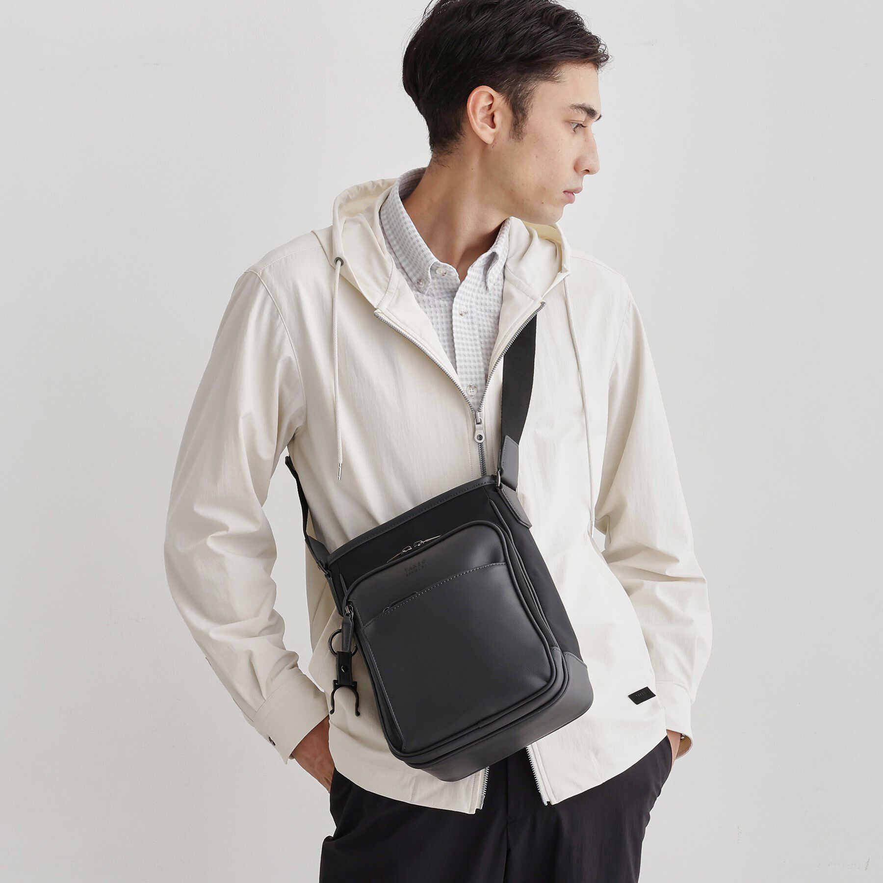 TAKEO KIKUCHI「【撥水機能】 CORDLEY（R）スマートショルダー」|ショルダー・メッセンジャー|