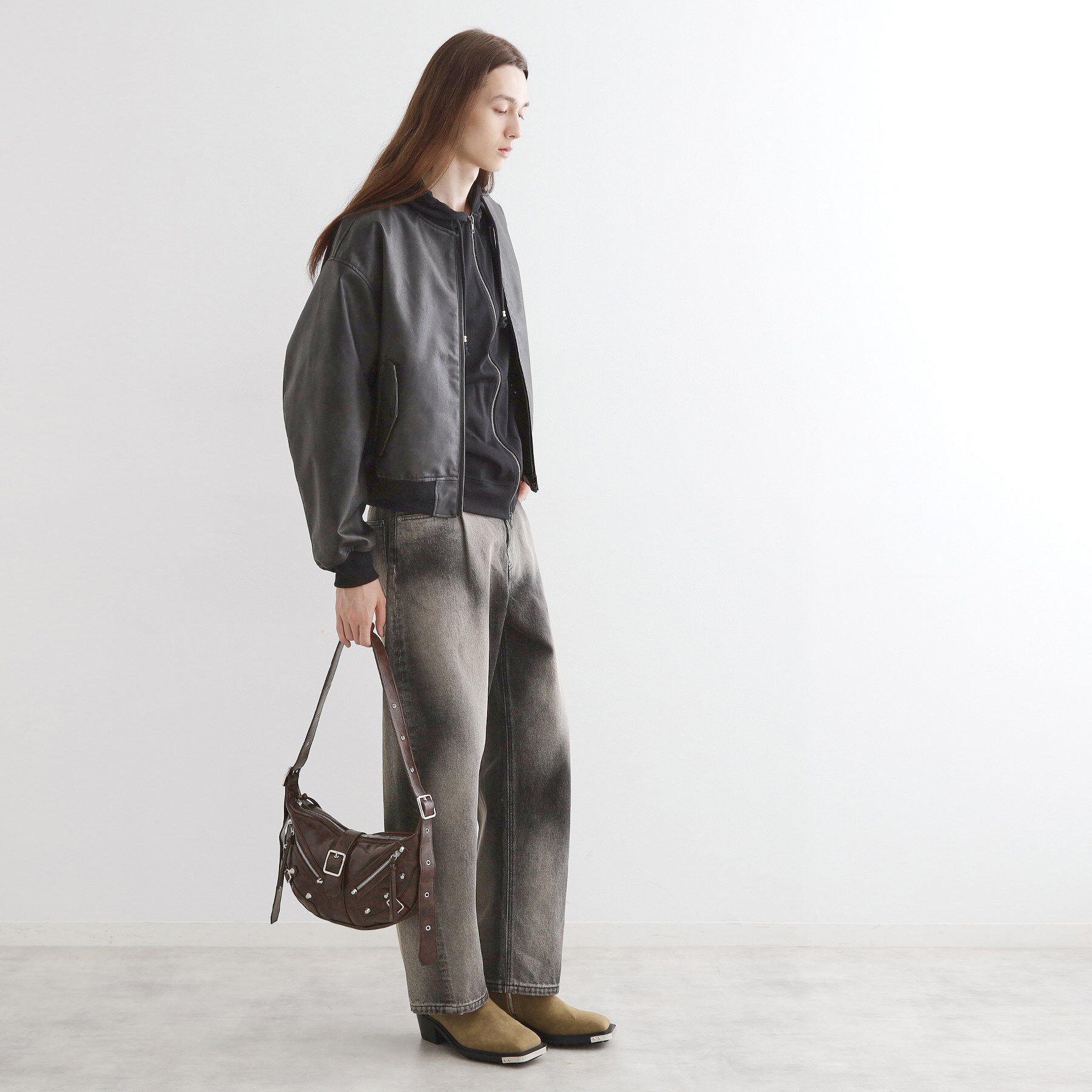 tk.TAKEO KIKUCHI「【FANCYシリーズ】スタッズクレセントショルダーバッグ」|ショルダー・メッセンジャー|