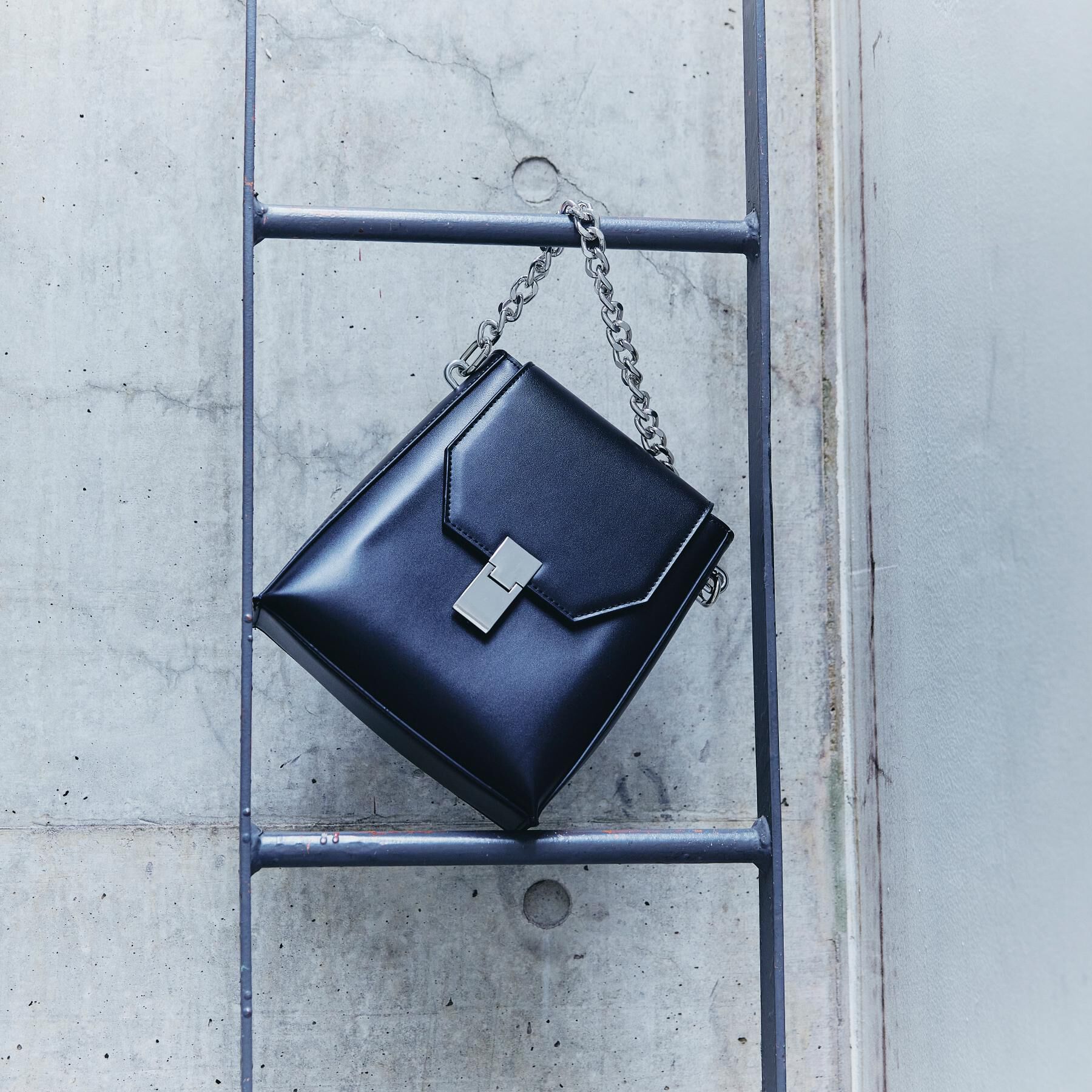 tk.TAKEO KIKUCHI「2WAYチェーンフラップショルダーバッグ」|ショルダー・メッセンジャー|ブラック(019)