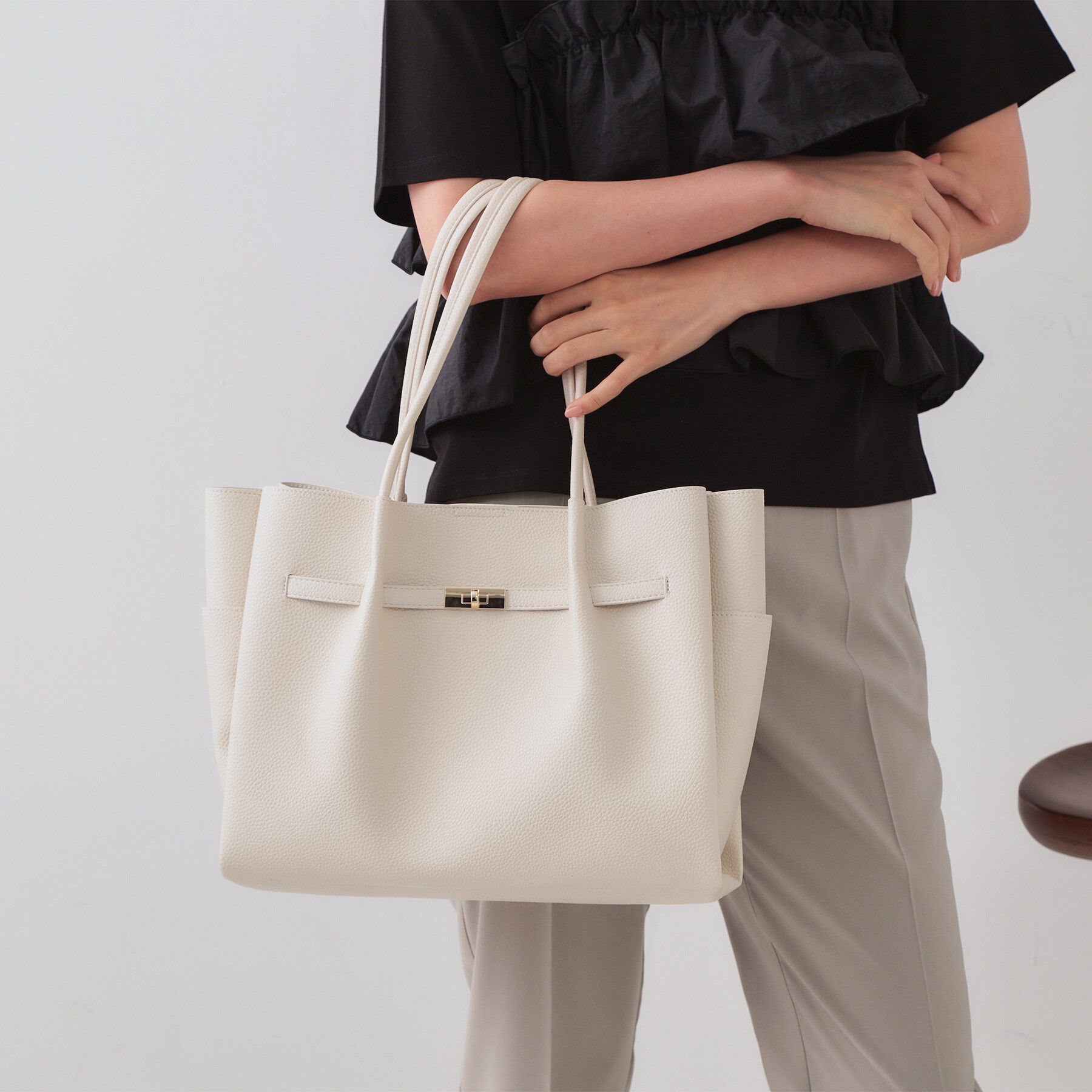 OPAQUE.CLIP「【軽量/A4サイズ対応/通勤対応】フロントベルトデザイントートバッグ」|トートバッグ|