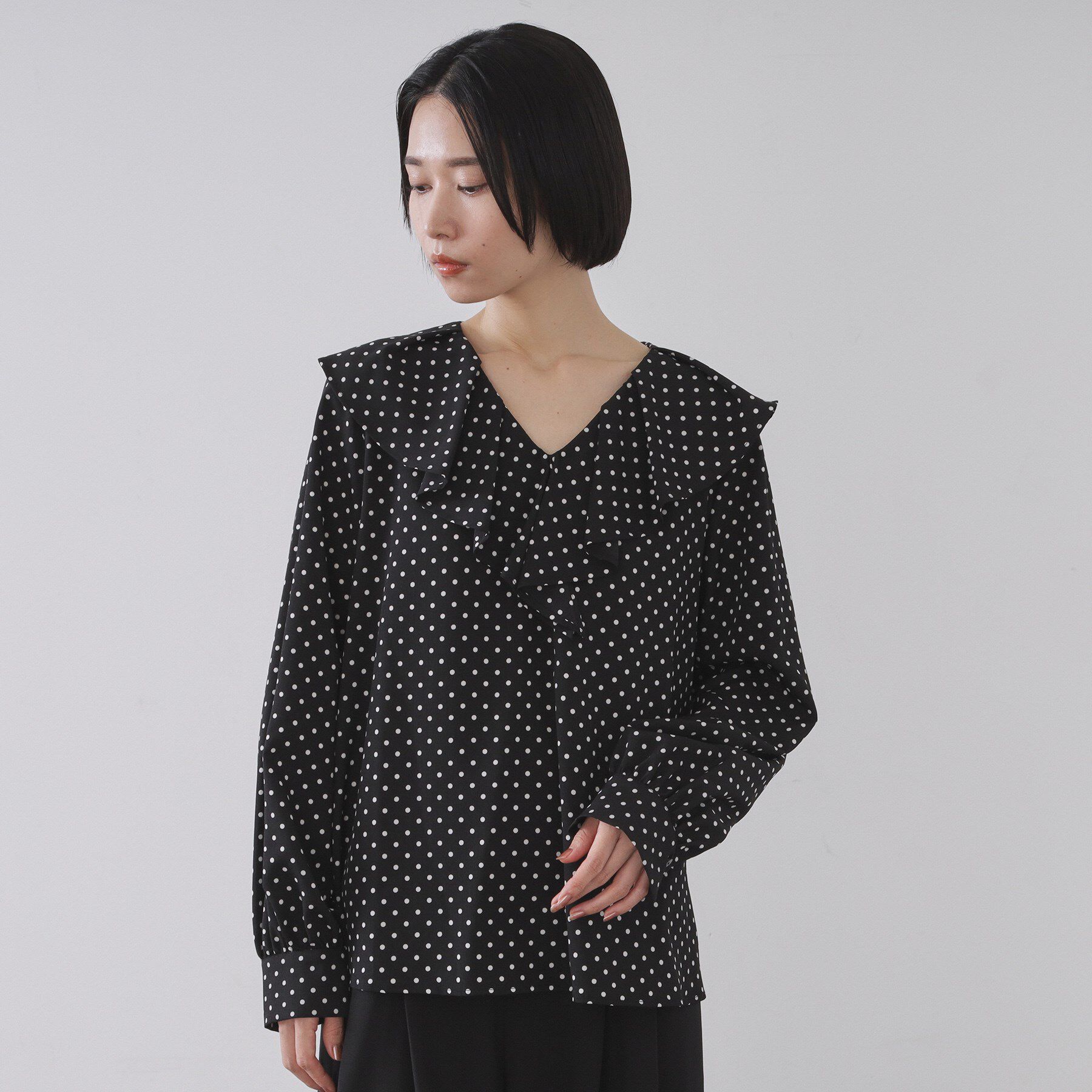 OPAQUE.CLIP「ドットプリントラッフルブラウス【洗濯機OK】」|シャツ・ブラウス|