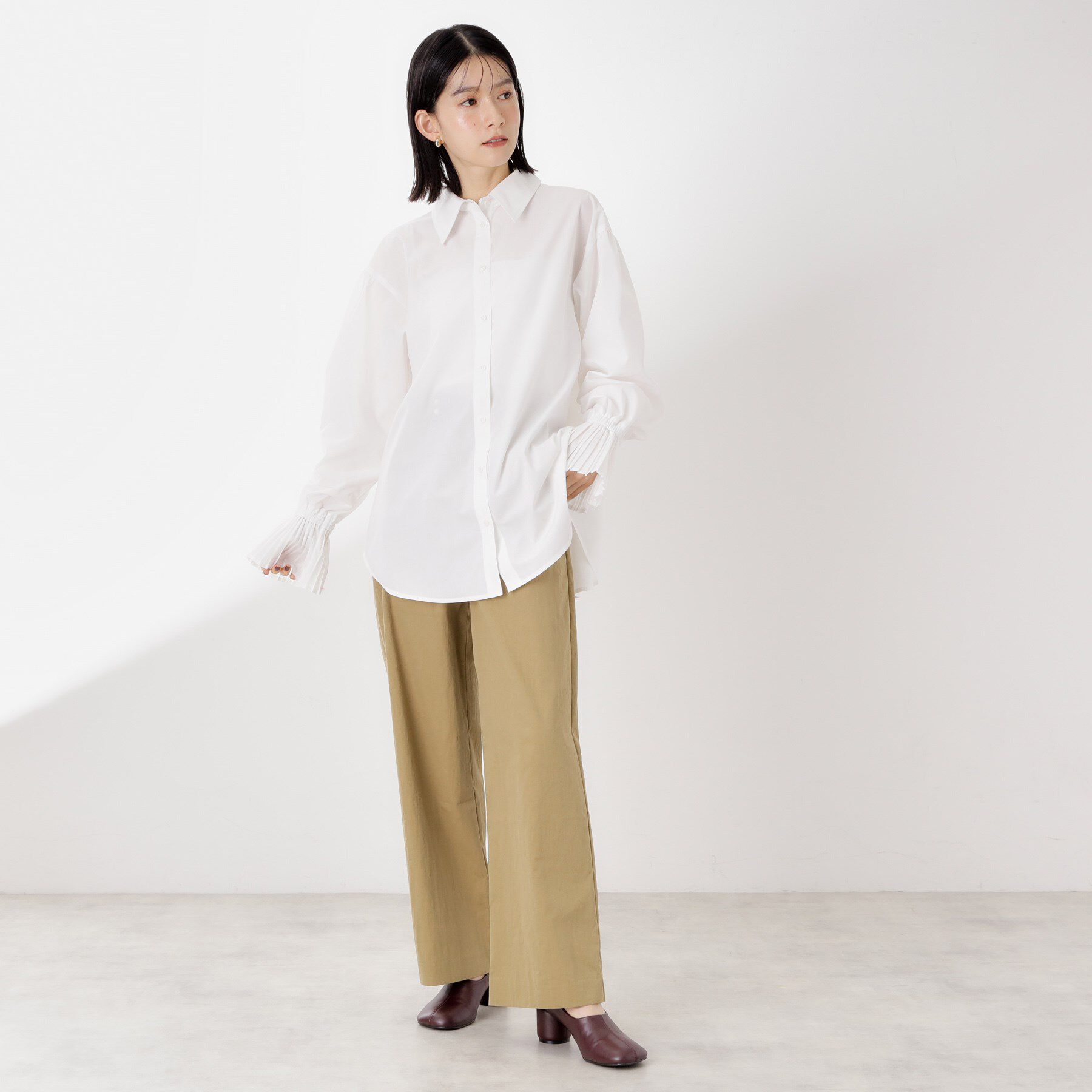 THE SHOP TK「袖プリーツ&バックシャーリングシャツ【体型カバー/洗える】」|シャツ・ブラウス|