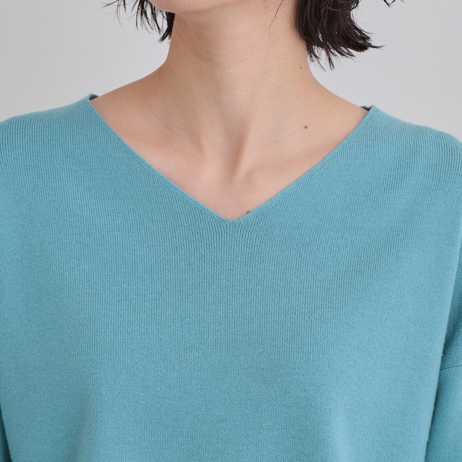 THE SHOP TK「【すっきりシルエットが叶う】大人のためのVネックニット/毛玉になりにくい/静電気防止/洗濯機OK」|ニット・セーター|