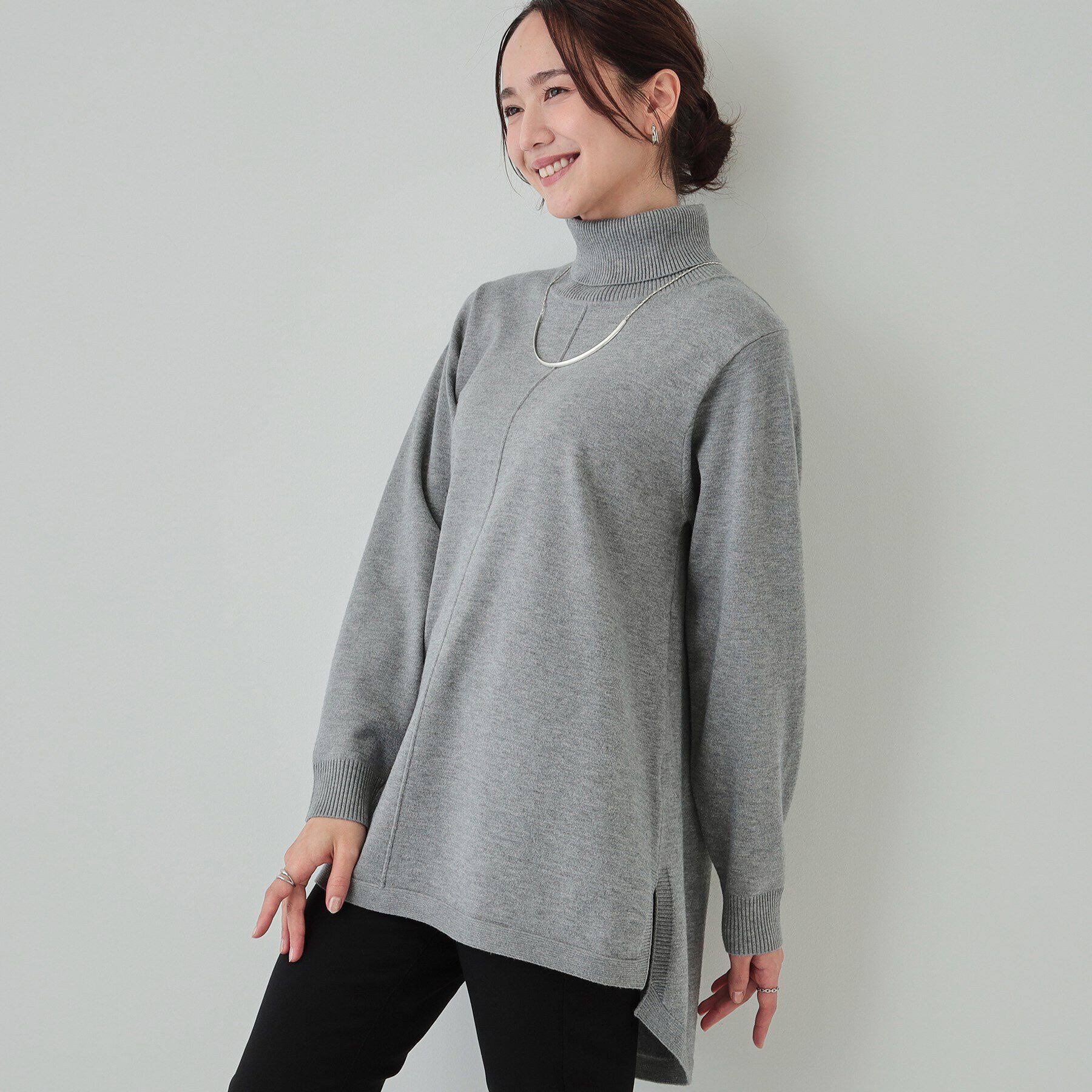 SHOO･LA･RUE「【洗える/S-LL/体型カバー】もちもちっとしたタッチが心地よい タートルチュニックニット」|チュニック|グレー(012)