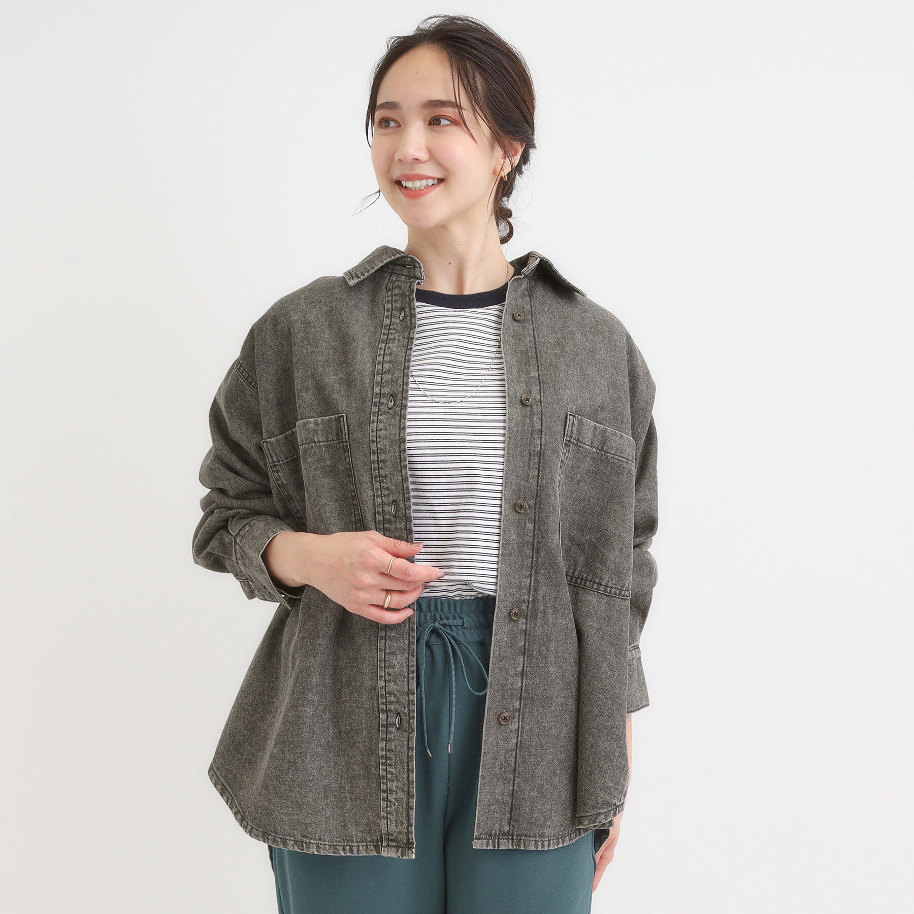 SHOO･LA･RUE「【S-LL】こなれ感をプラスする BIGポケットデニムシャツ」|シャツ・ブラウス|