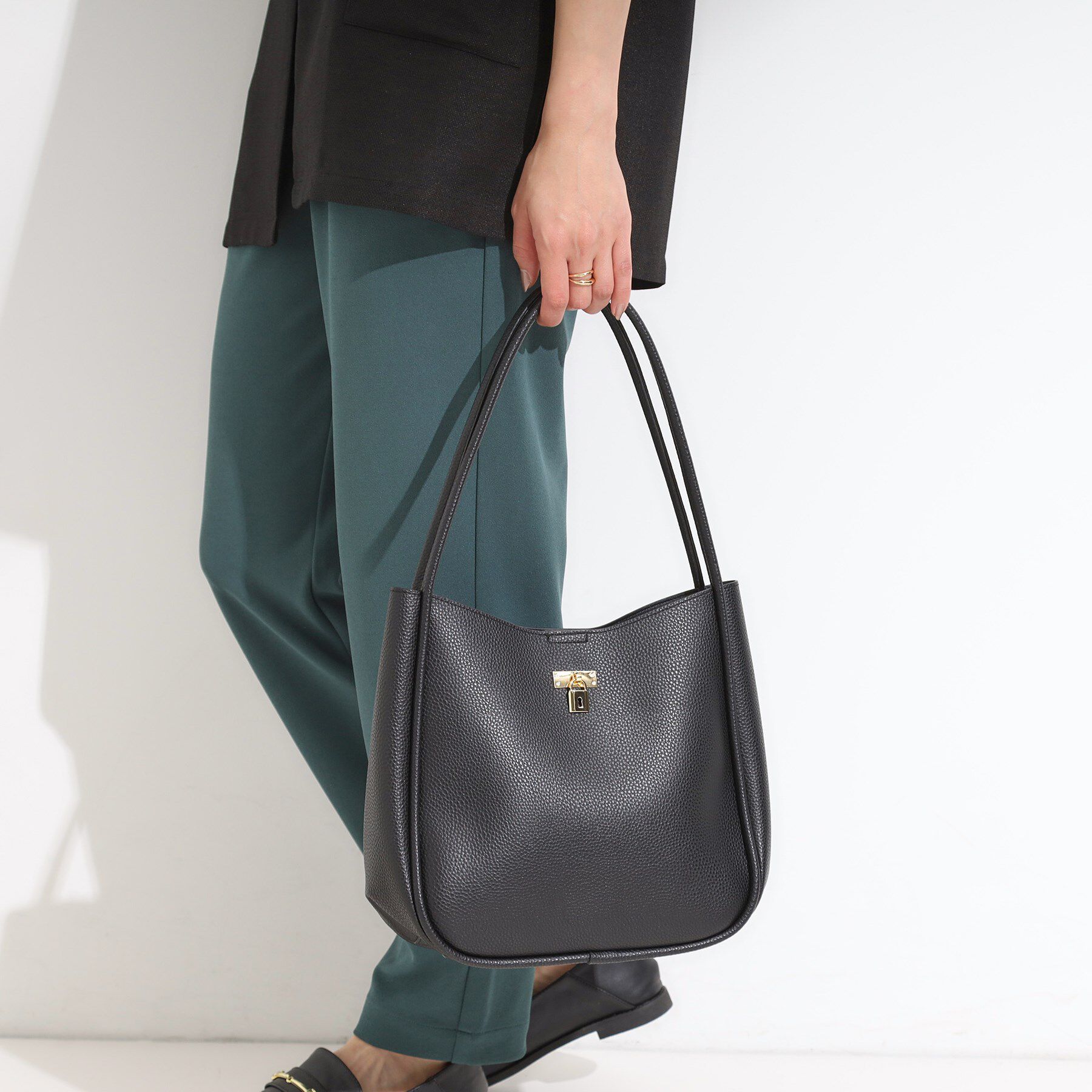 SHOO･LA･RUE「キーモチーフ付きトートバッグ」|トートバッグ|