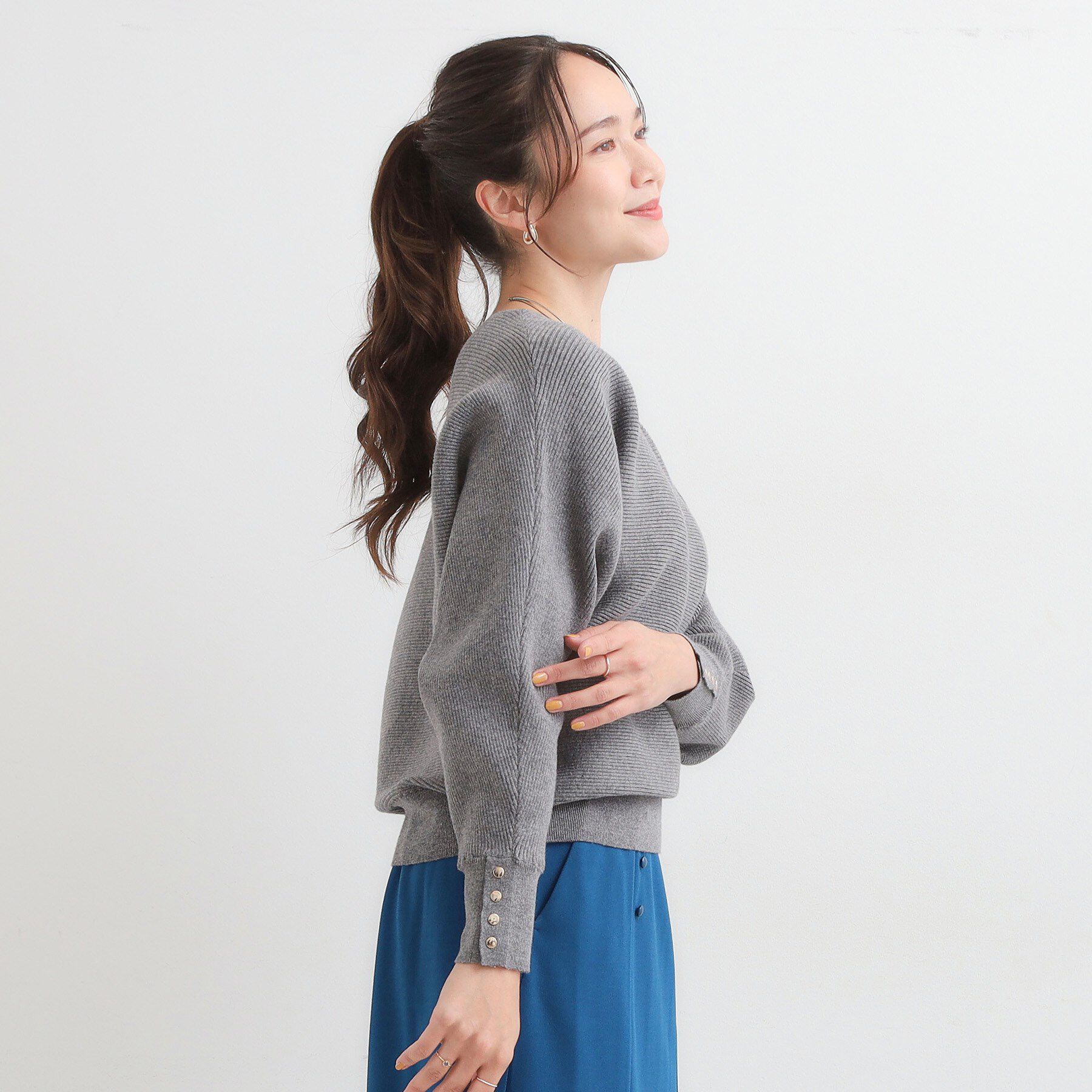 SHOO･LA･RUE「【洗濯機可/体型カバー】お袖ボタン リブドルマンニット」|ニット・セーター|