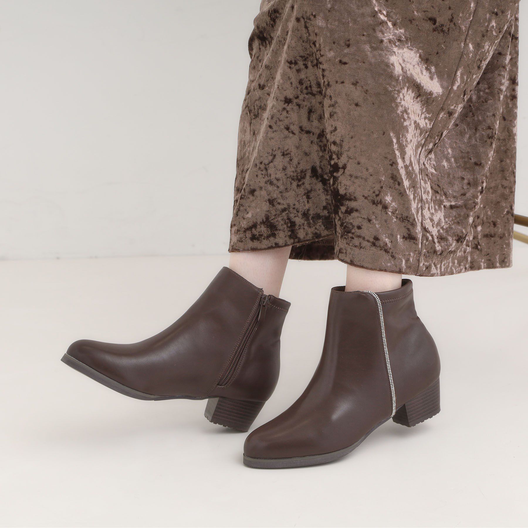 SHOO･LA･RUE「キラキラバックストレッチブーツ」|ショートブーツ|