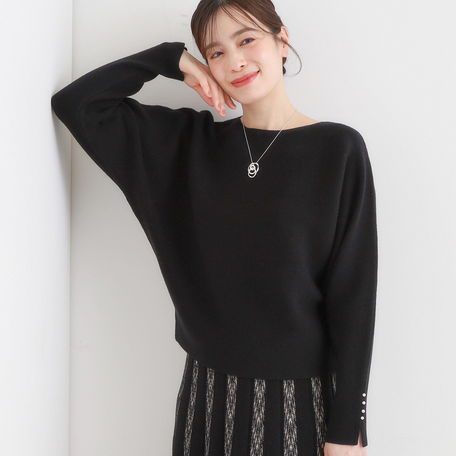 SHOO･LA･RUE「【洗濯機可】女性らしさ溢れる もちもちタッチが心地よい ドルマンニット」|ニット・セーター|ブラック(019)