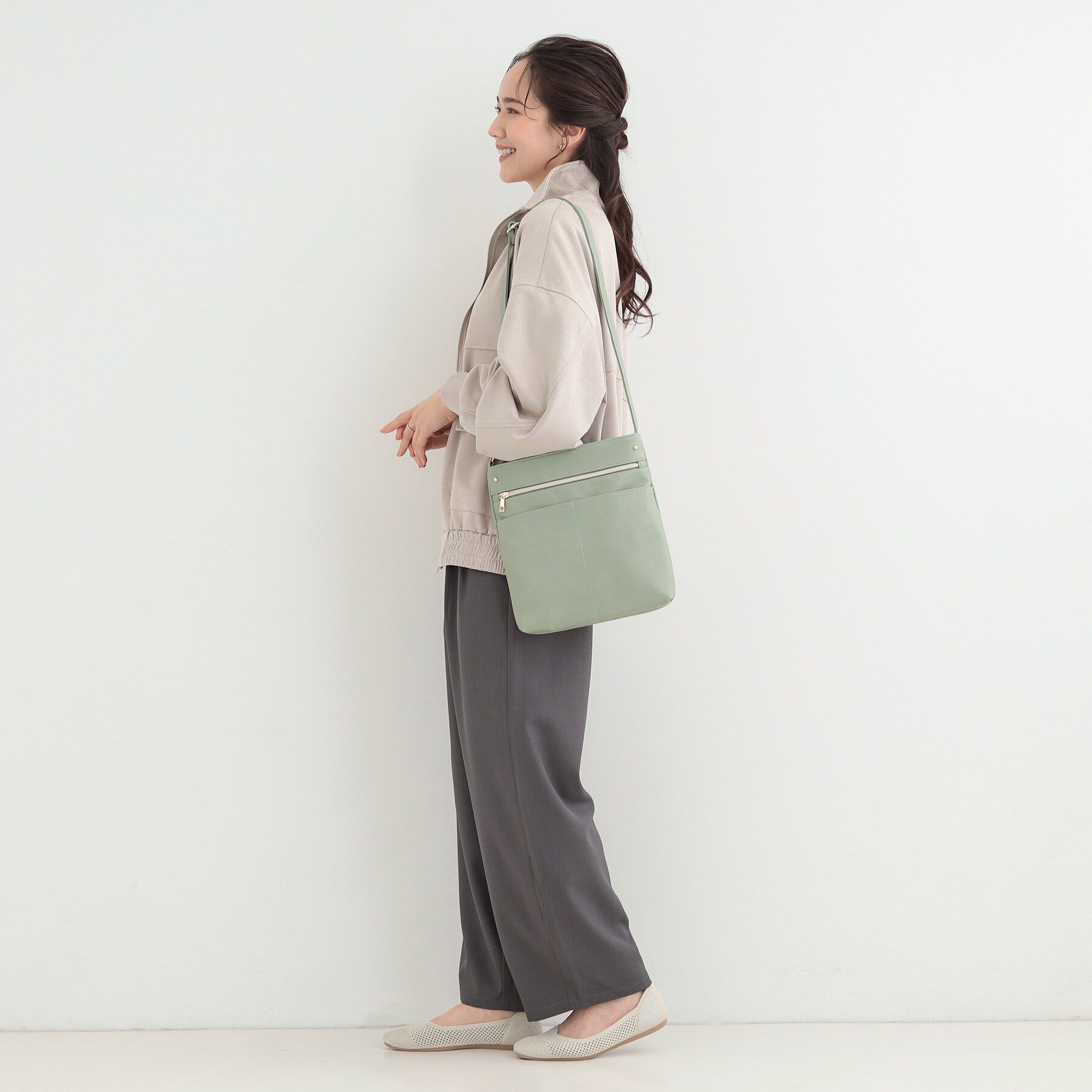 SHOO･LA･RUE「【8ポケット/ギフトにも】すっきり見えのショルダーバッグ」|ショルダー・メッセンジャー|