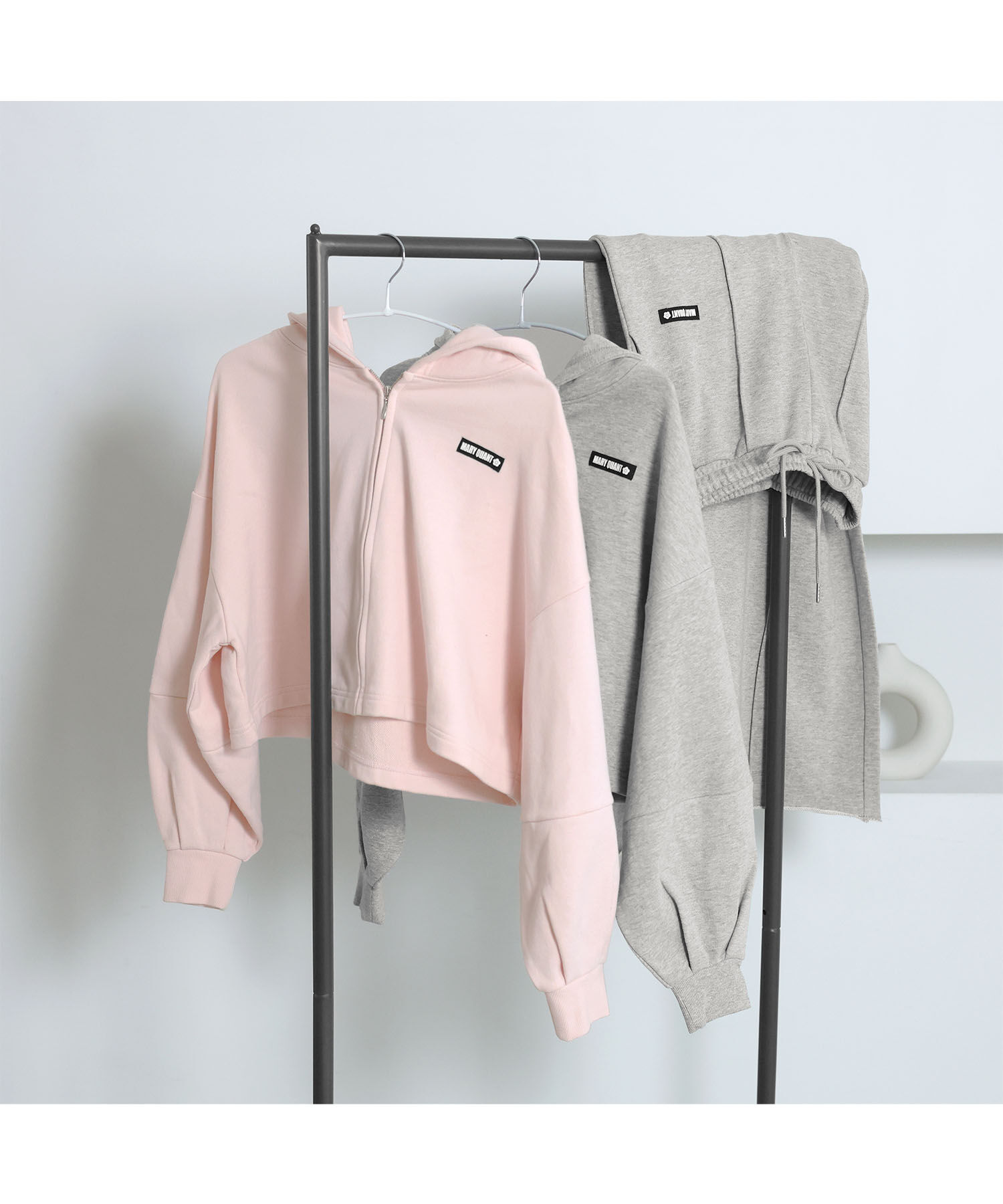 MARY QUANT「ロゴタグスウェット パーカ」|パーカー|