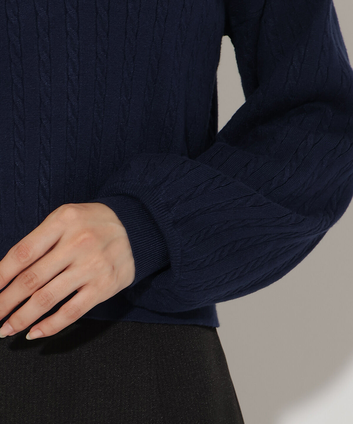 アンドクチュール「シャツ襟ケーブルニット」|ニット・セーター|