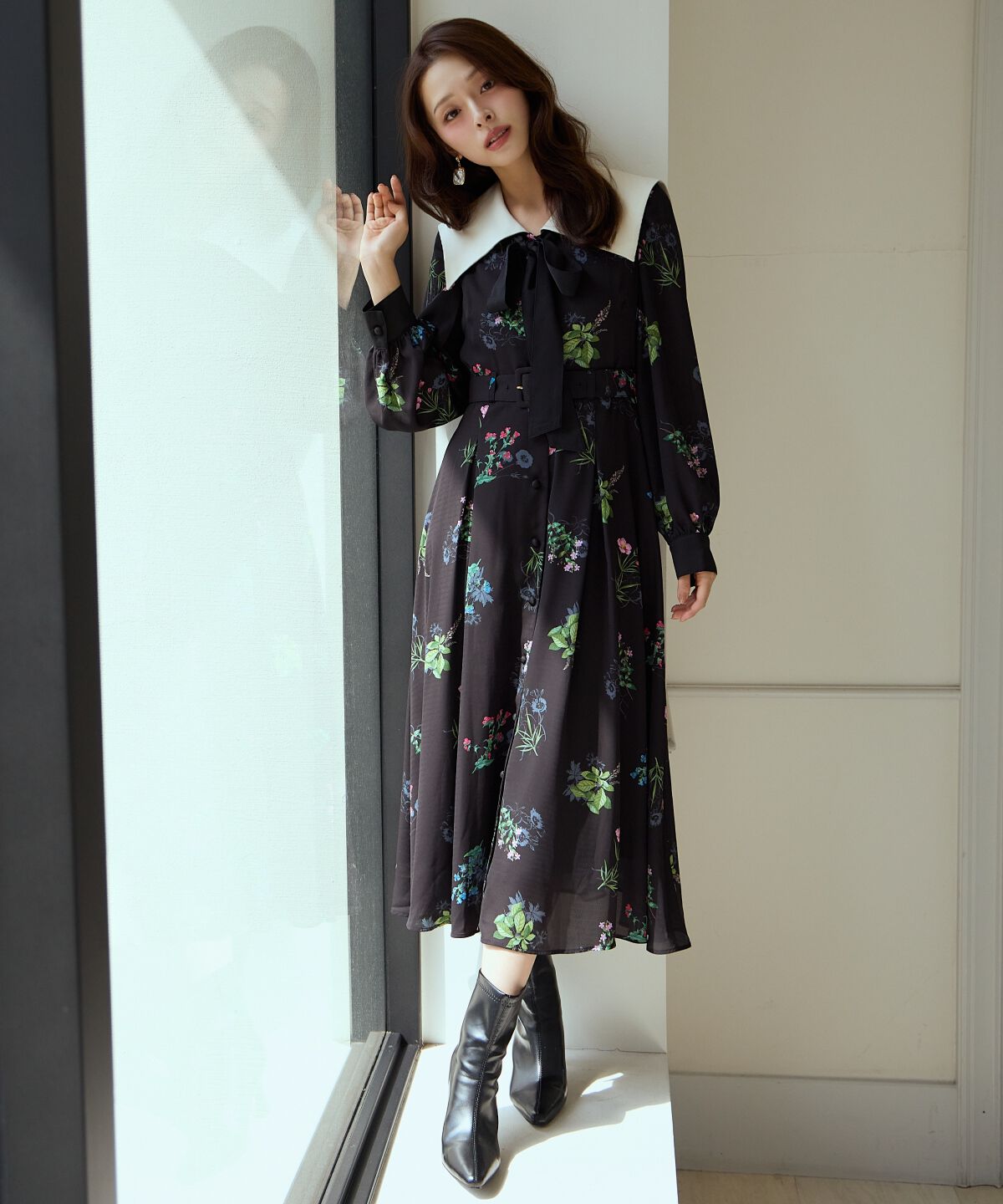 アンドクチュール「ドローイングフラワー配色襟長袖ワンピース」|ワンピース|