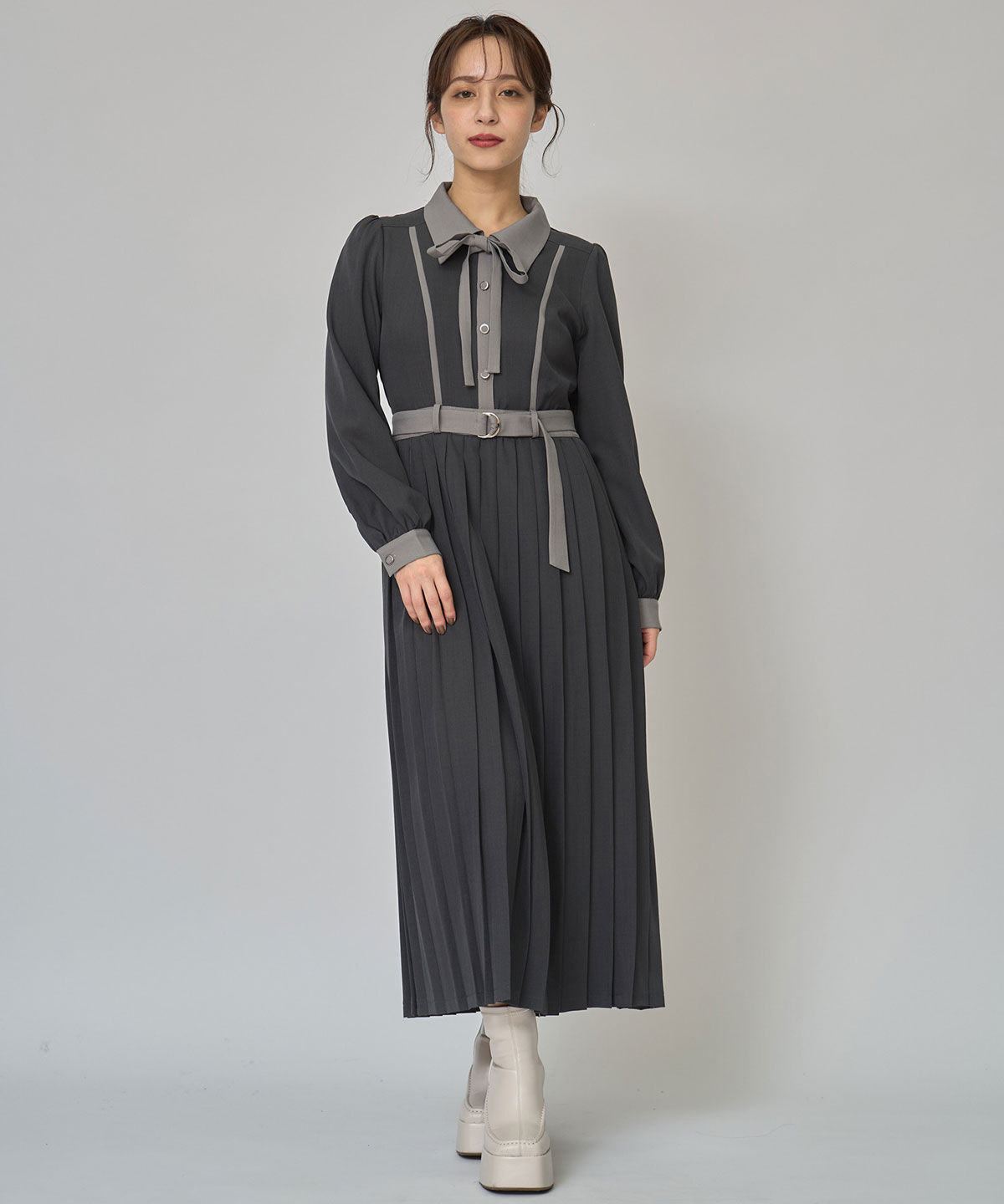 REDYAZEL「クラシカルバイカラーラインリボンタイプリーツロングワンピース」|ワンピース|ﾁｬｺｰﾙｸﾞﾚｰ