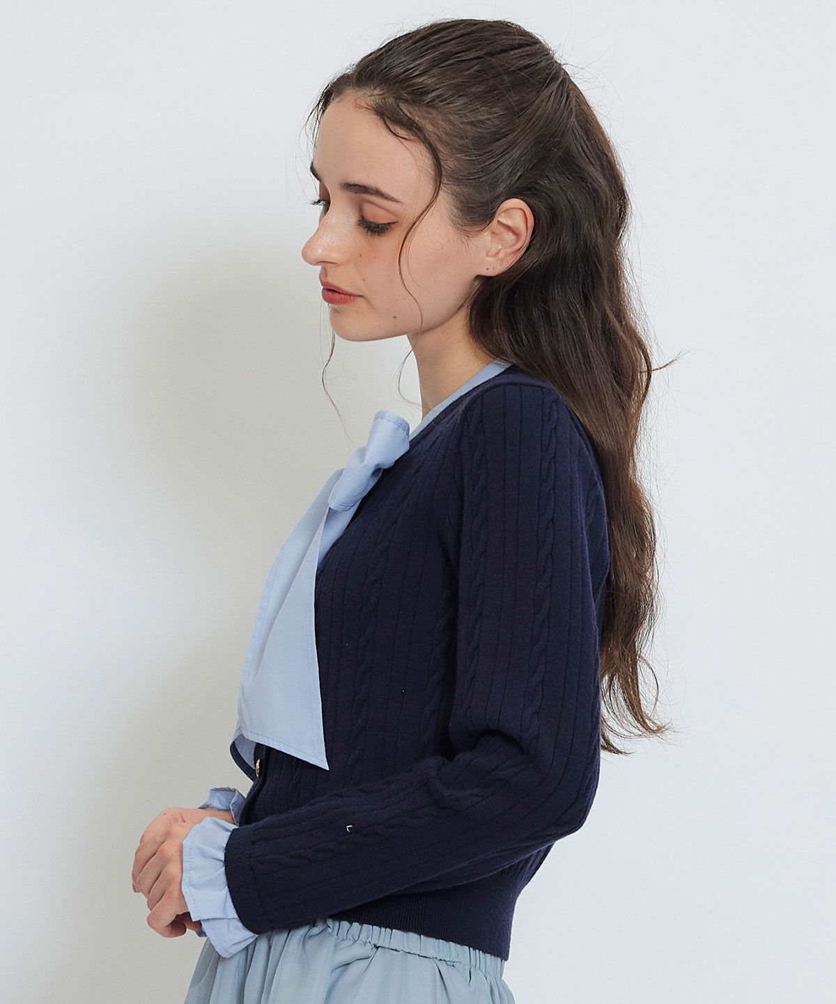 REDYAZEL「エンブレムボタンケーブルリボンタイニットトップス」|ニット・セーター|