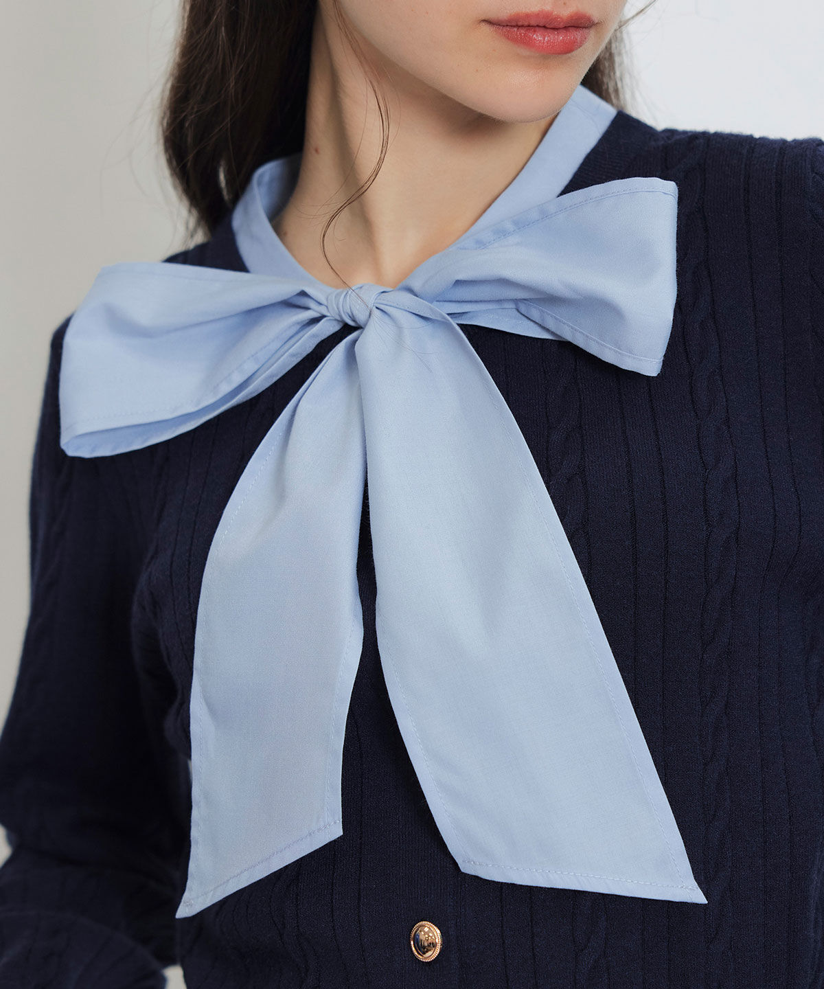 REDYAZEL「エンブレムボタンケーブルリボンタイニットトップス」|ニット・セーター|