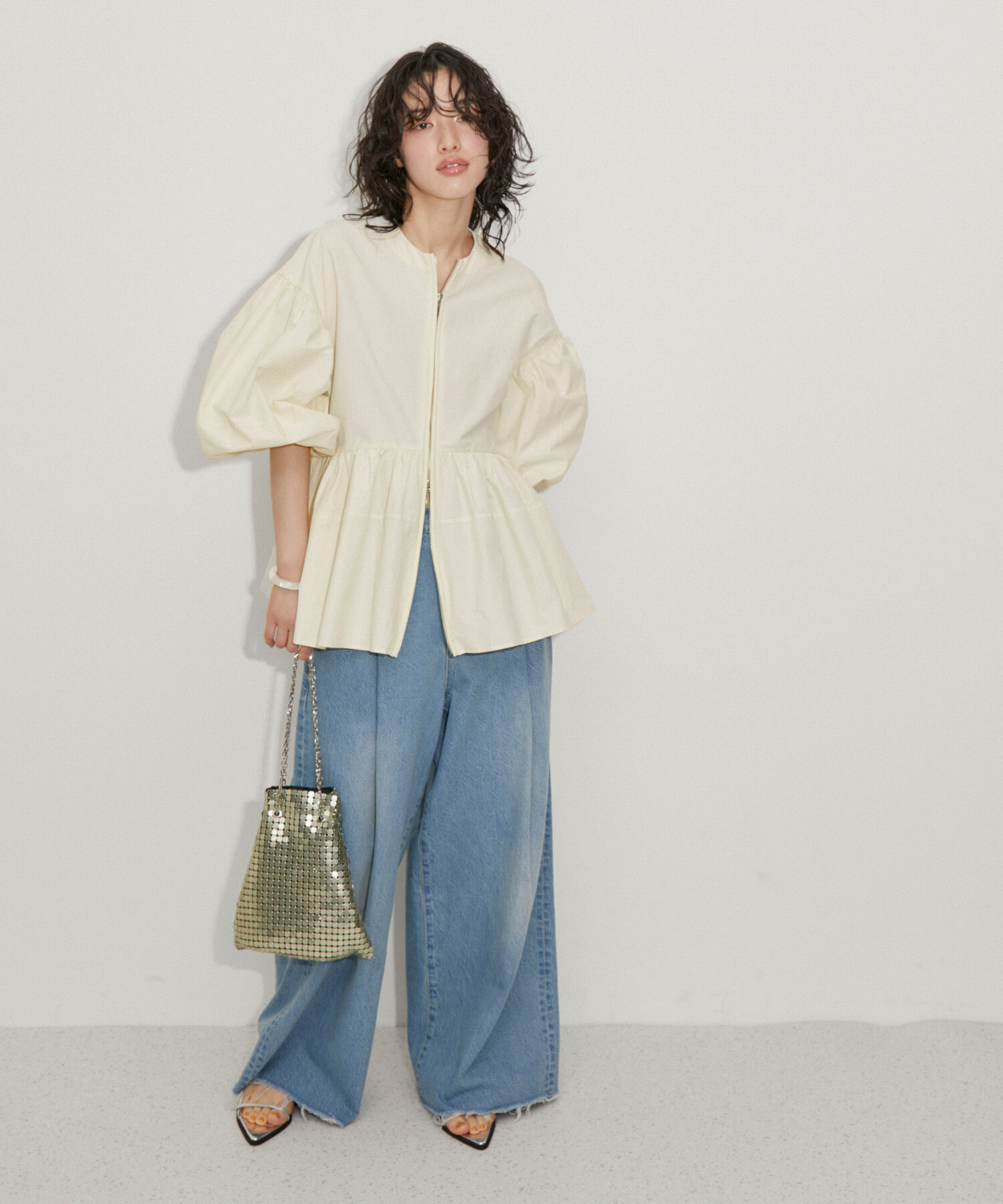 ADAM ET ROPE'「【再入荷・新色追加・サステナブル】ペプラムジップブラウス」|シャツ・ブラウス|