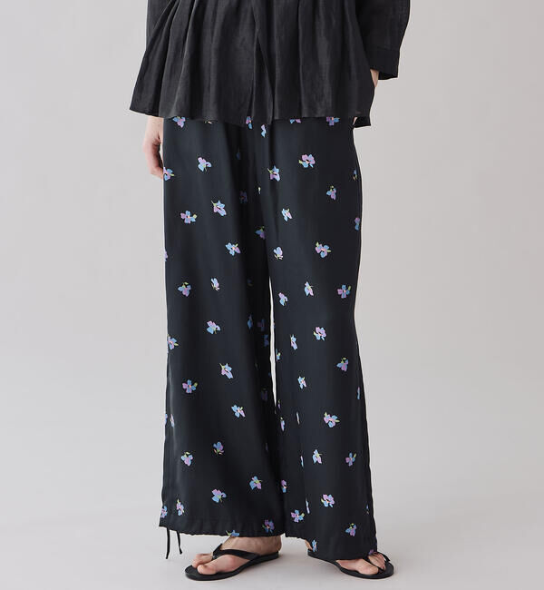 LE GLAZIK「LE GLAZIK | ツイルプリント エラスティックパンツ WOMEN」|チノ|BLACK