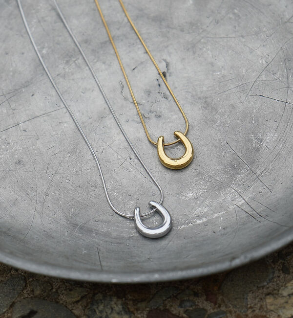 abahouse mavie「【NOVA】サージカルステンレスヒヅメチャームネックレス」|ネックレス|