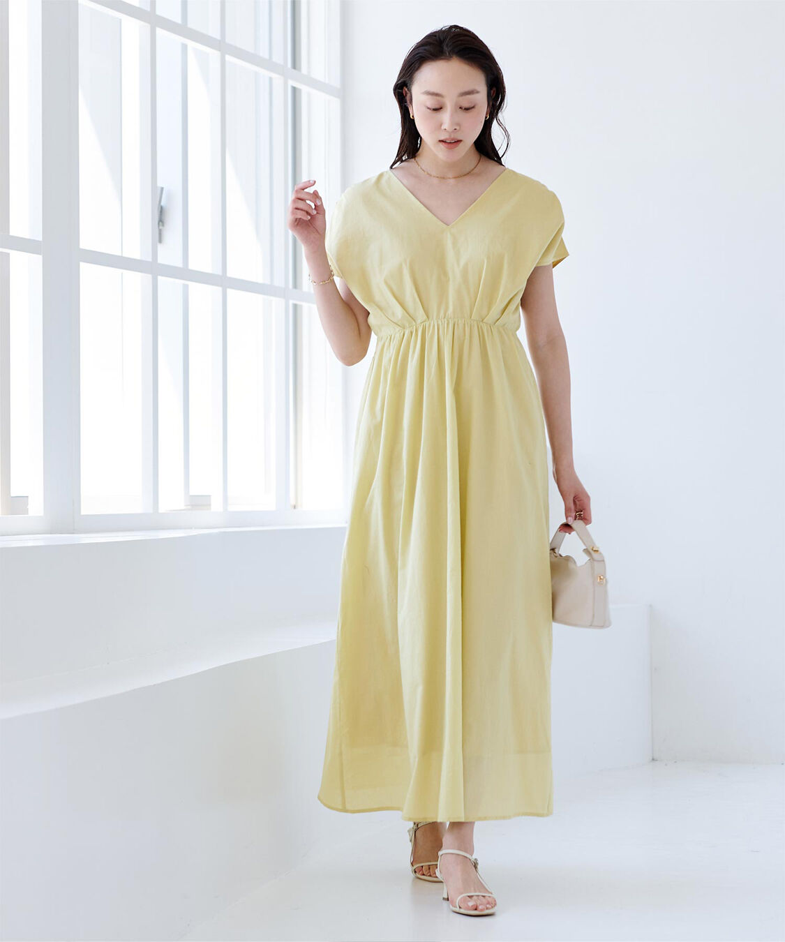 ur's「コットンVネックフレンチスリーブワンピース」|ワンピース|ライトイエロー