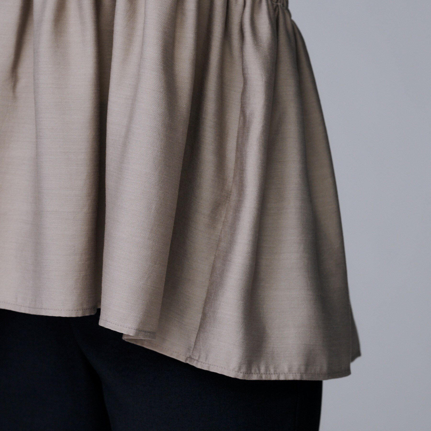 UNTITLED「【コットン100/洗える/Tシャツ】シャーリングドッキングペプラム」|Tシャツ・カットソー|