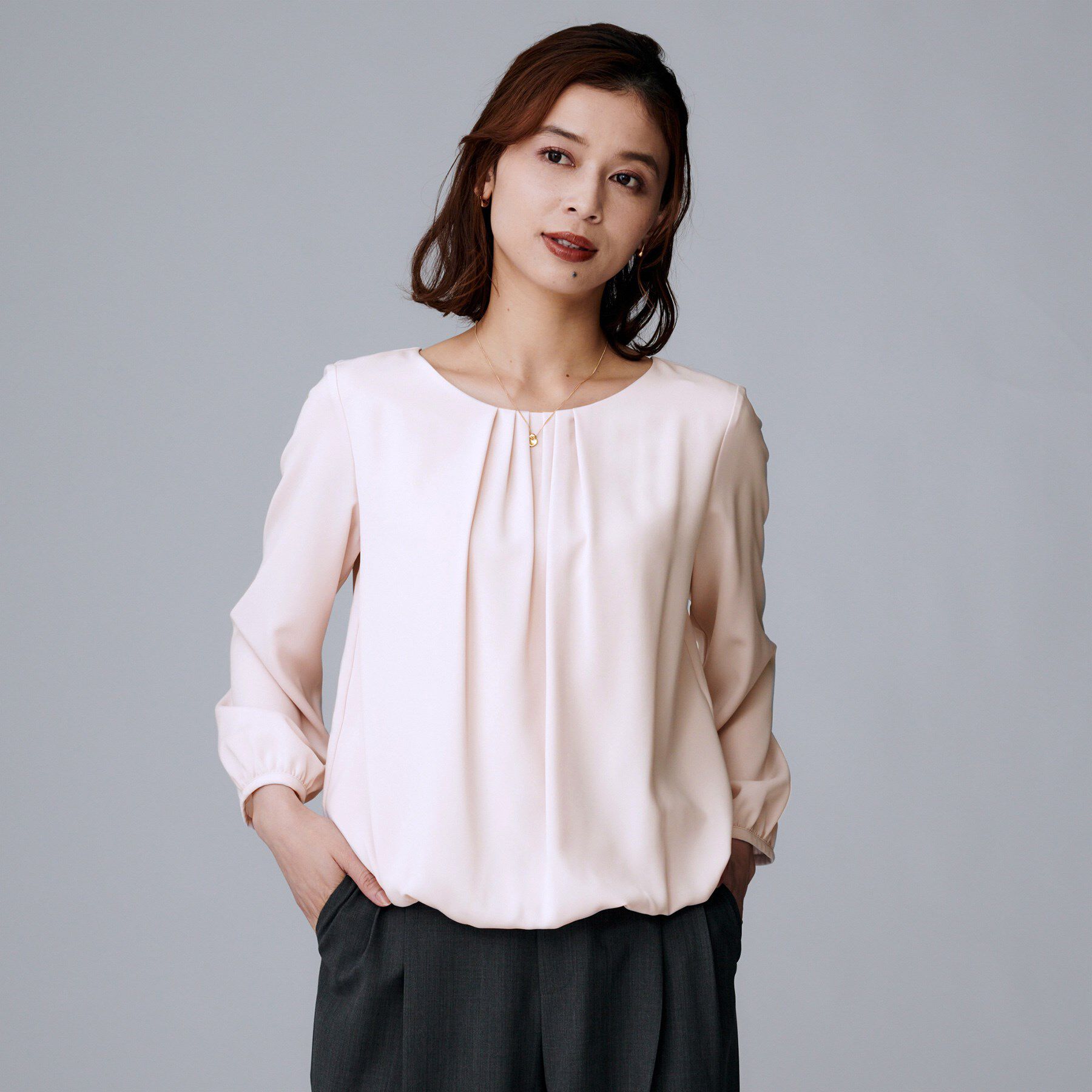 UNTITLED「【透けにくい/ウエストイン見え】パウダリーブラウス」|シャツ・ブラウス|
