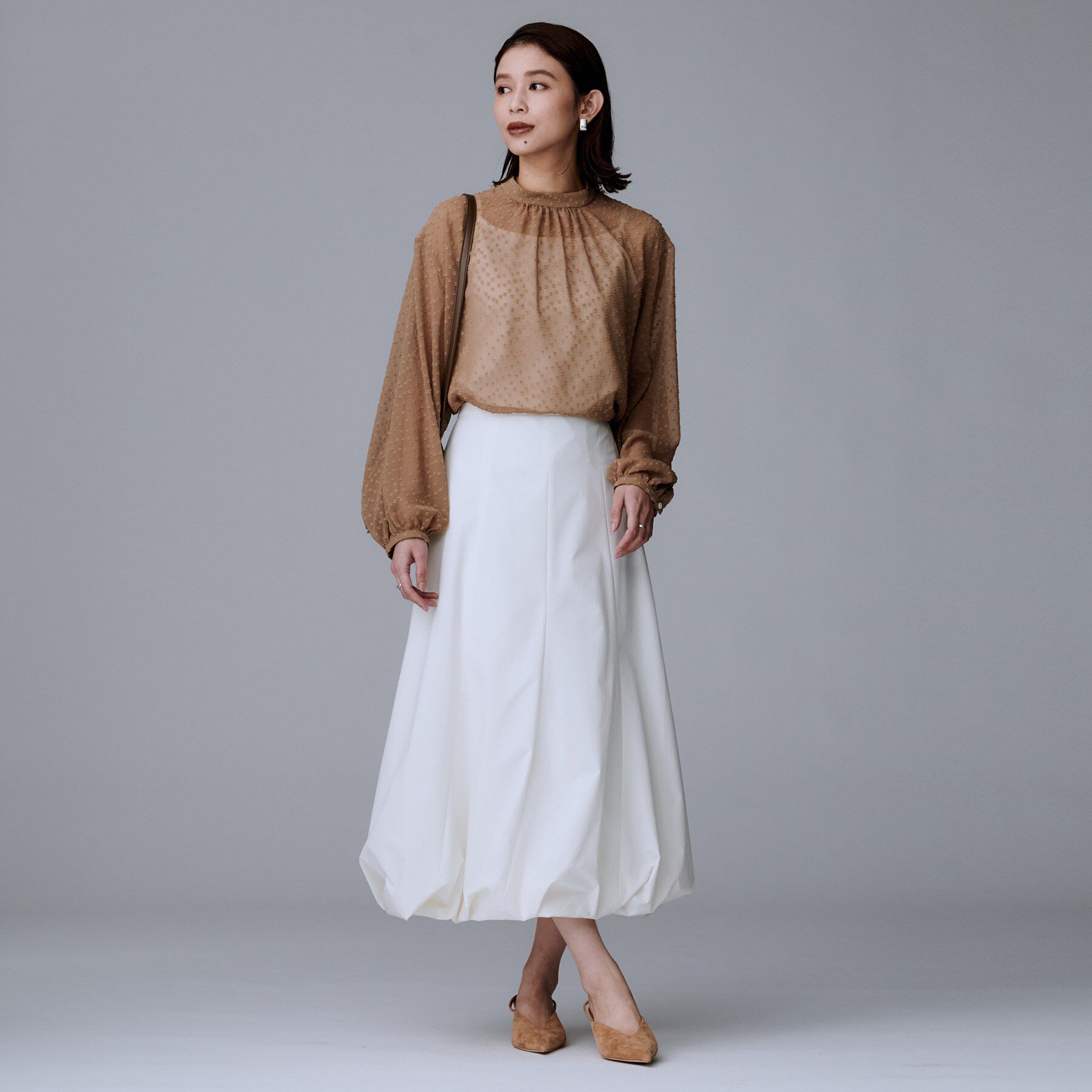 UNTITLED「【重ね着やスーツインナーに/シアー】ドットジャカード ブラウス」|シャツ・ブラウス|