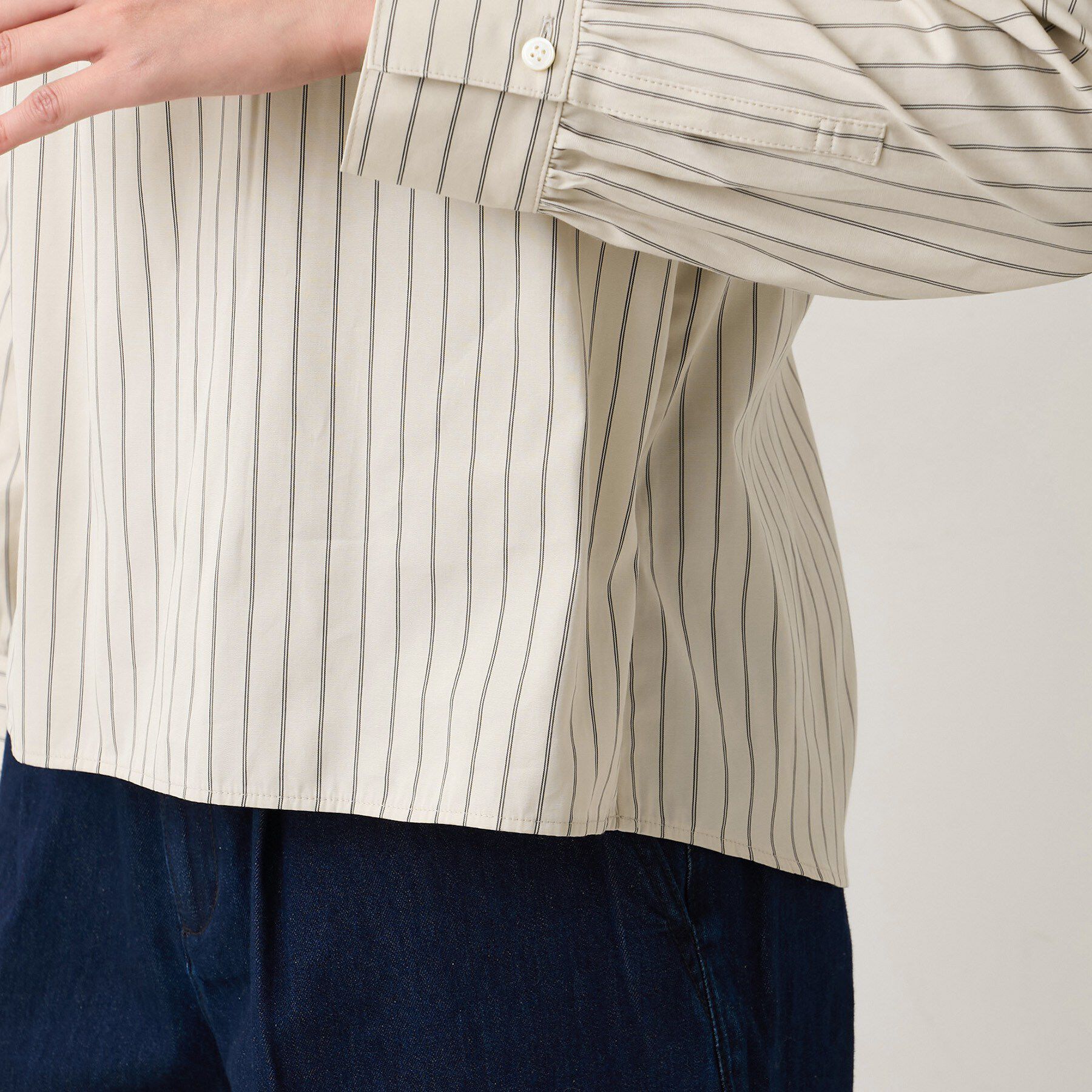 UNTITLED「【コットン100/洗える】シャーリングフリルネックブラウス」|シャツ・ブラウス|